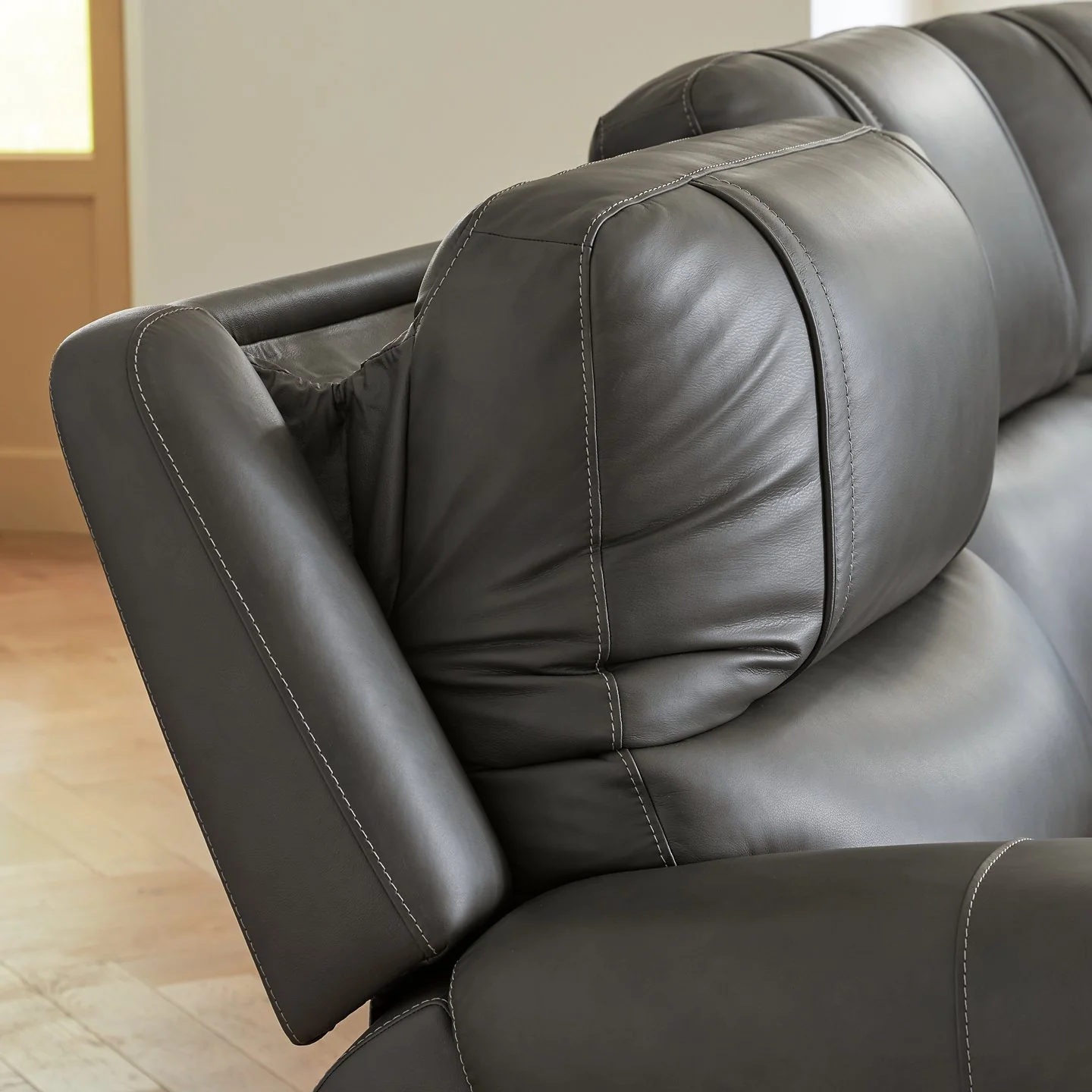 5Z - Pittson Power Sectional Reclining Sofa - Image 20