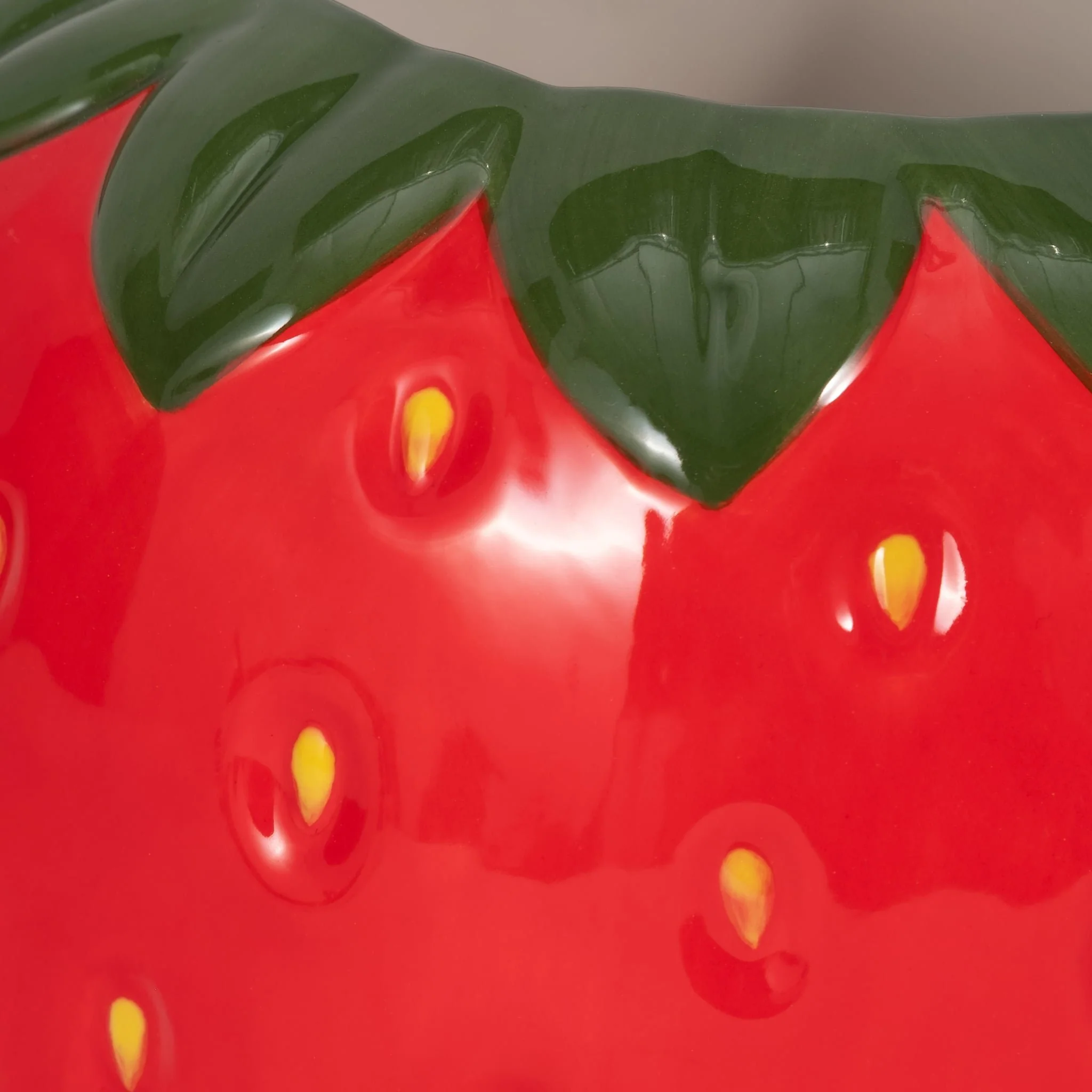 7" Strawberry Planter, Red/green - Image 4