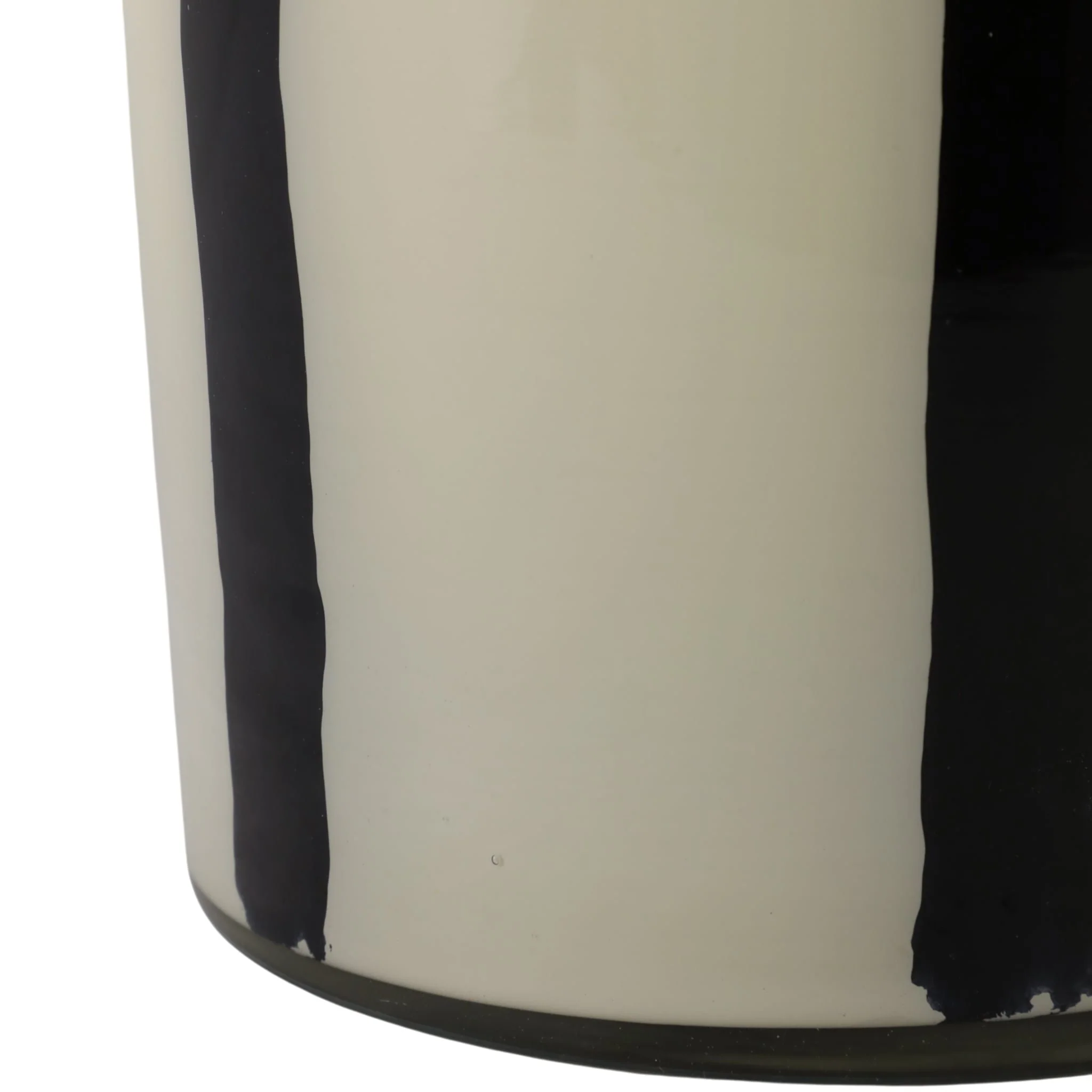 7x9" 105 Oz Red Currant & Oak  Candle, White/black - Image 5