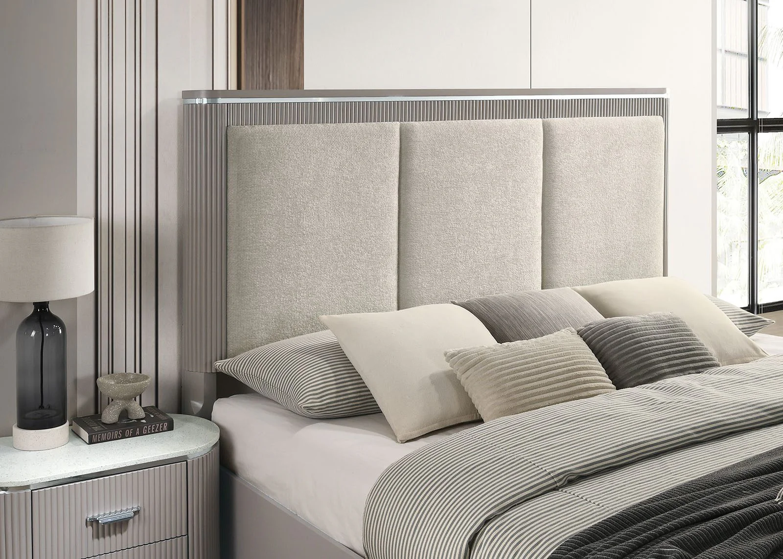 Aldridge E.King Bed, Light Gray - Image 2