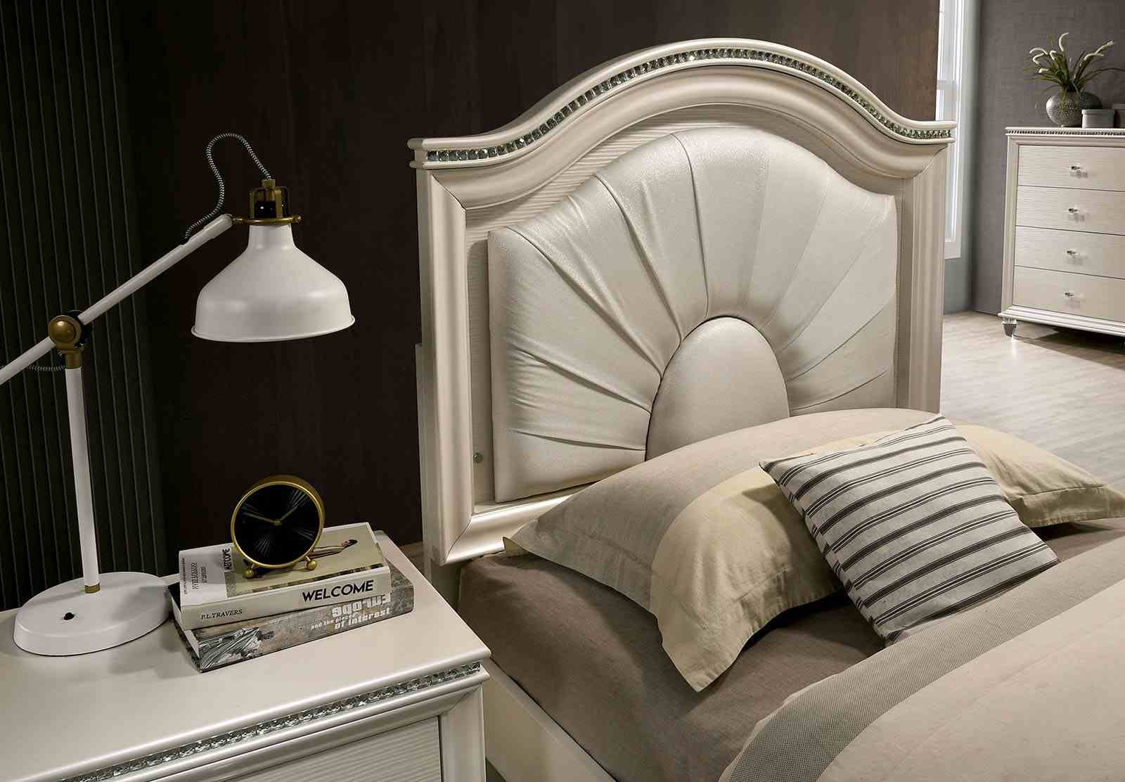 Allie 4 Pc. Full Bedroom Set - Image 4