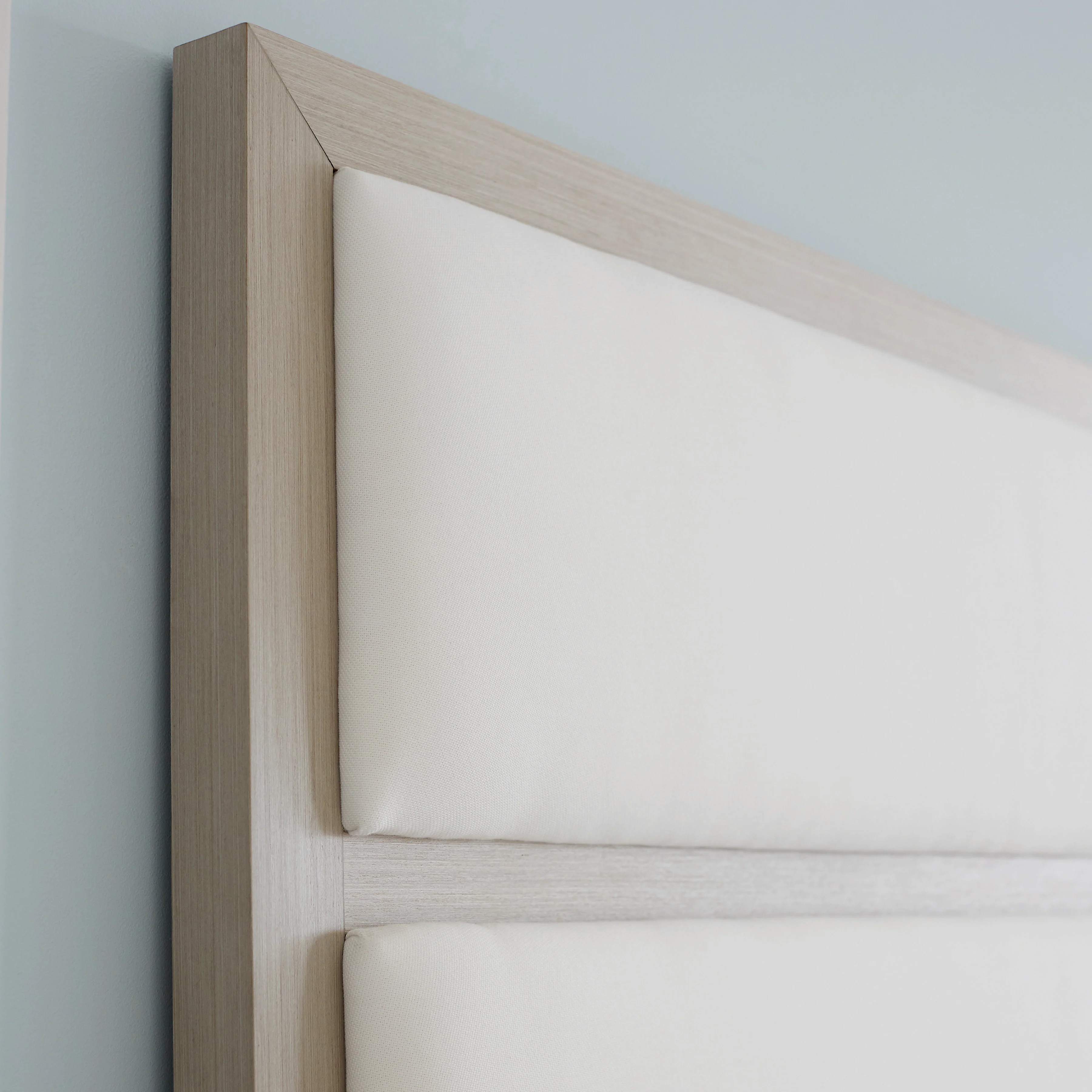 Axiom Panel Bed - Image 3
