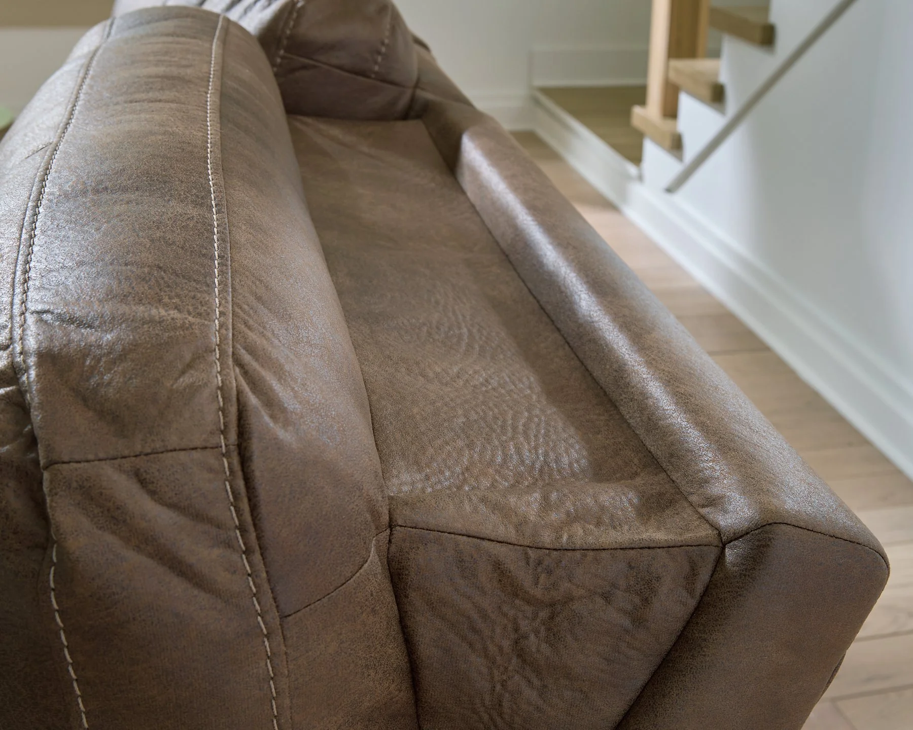 Beckley Place Power Reclining Loveseat with Console - Image 10
