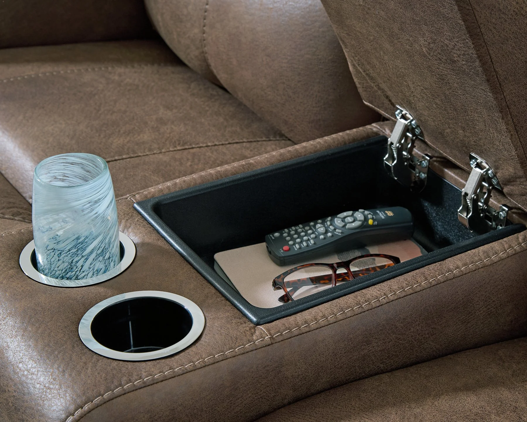 Beckley Place Power Reclining Loveseat with Console - Image 9