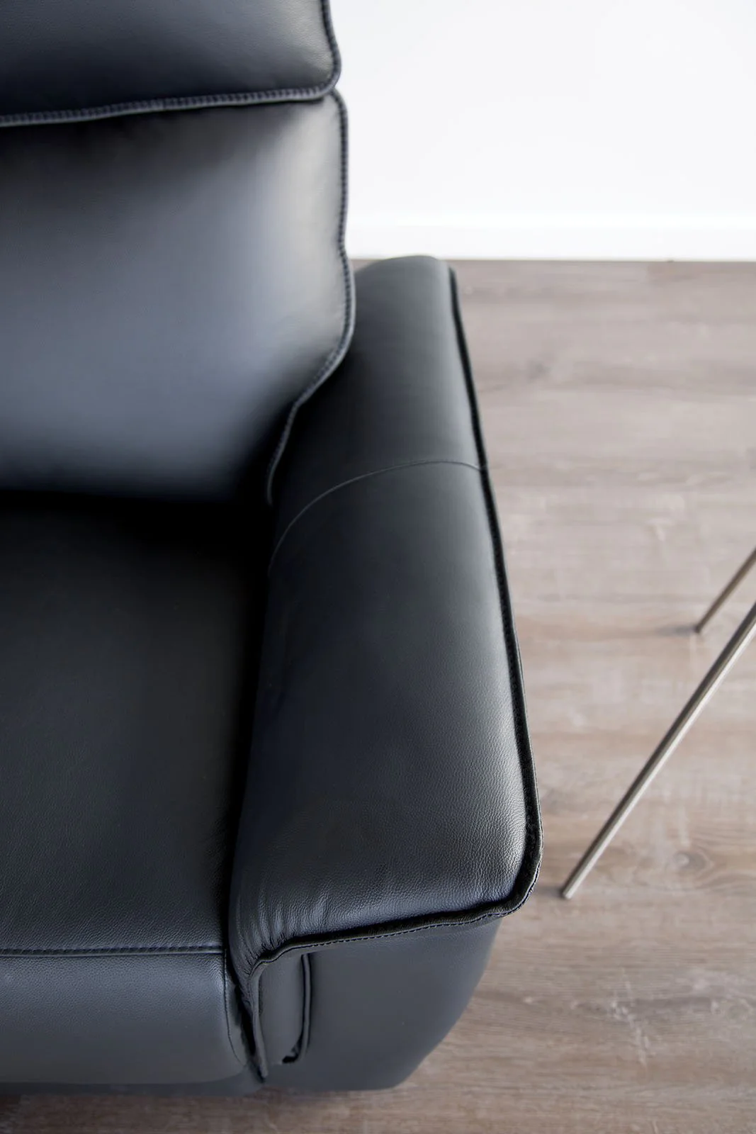 Bienne Loveseat, Black - Image 5