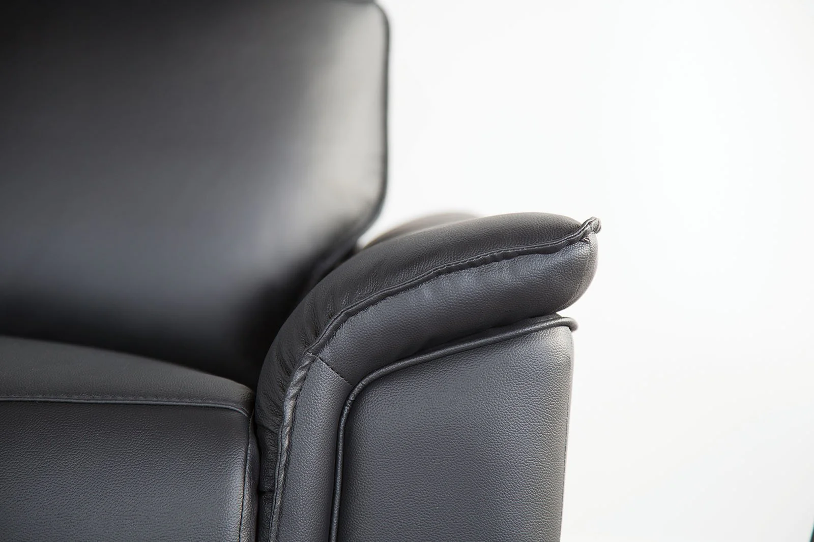 Bienne Sofa, Black - Image 4