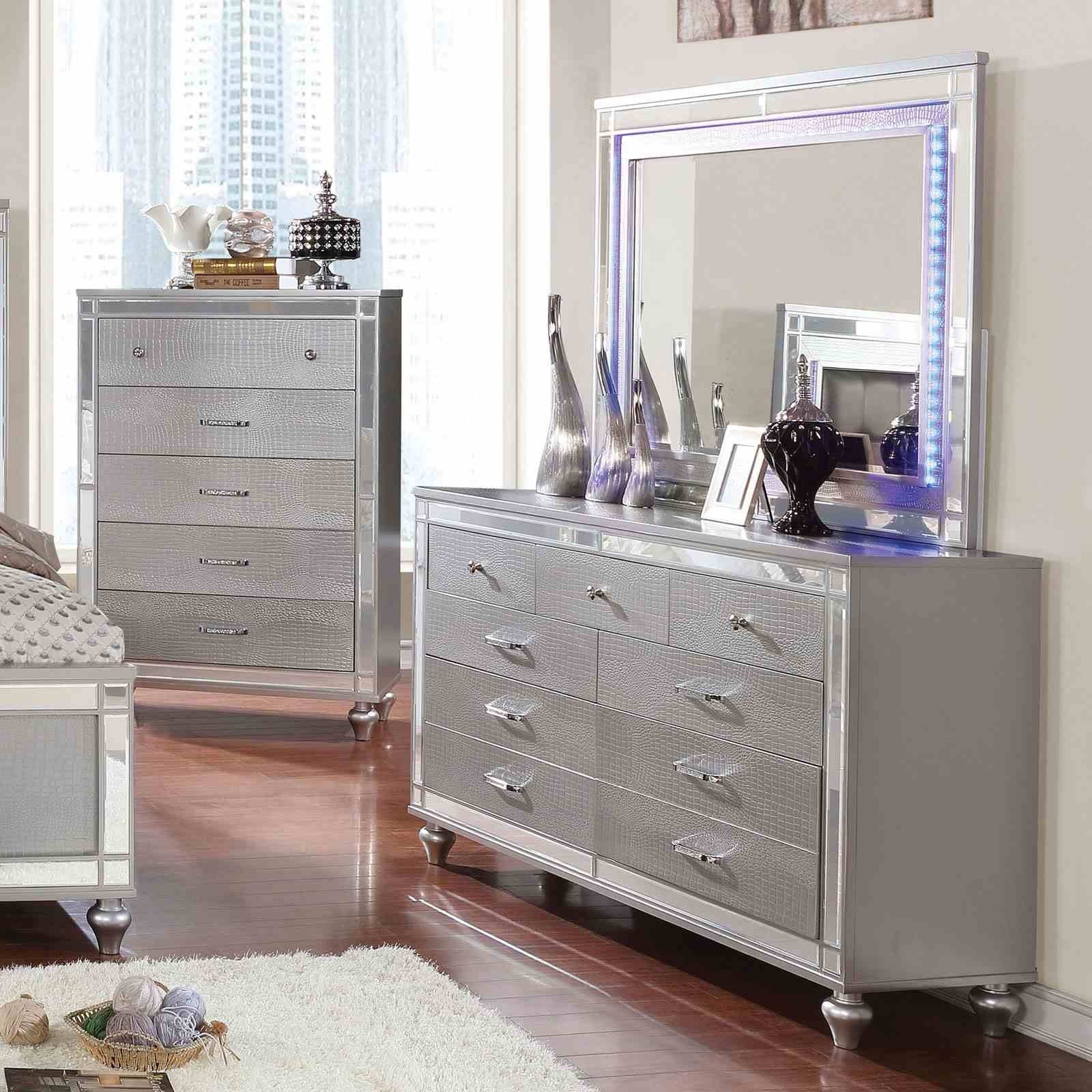 Brachium Dresser, Silver - Image 6