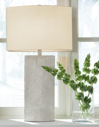 Bradard Lamp Set - Image 4