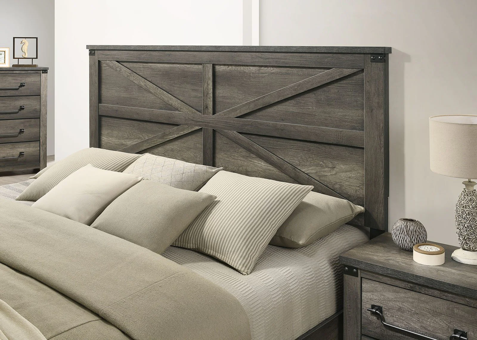 Britonale 5 Pc. Queen Bedroom Set w/ Chest - Image 2