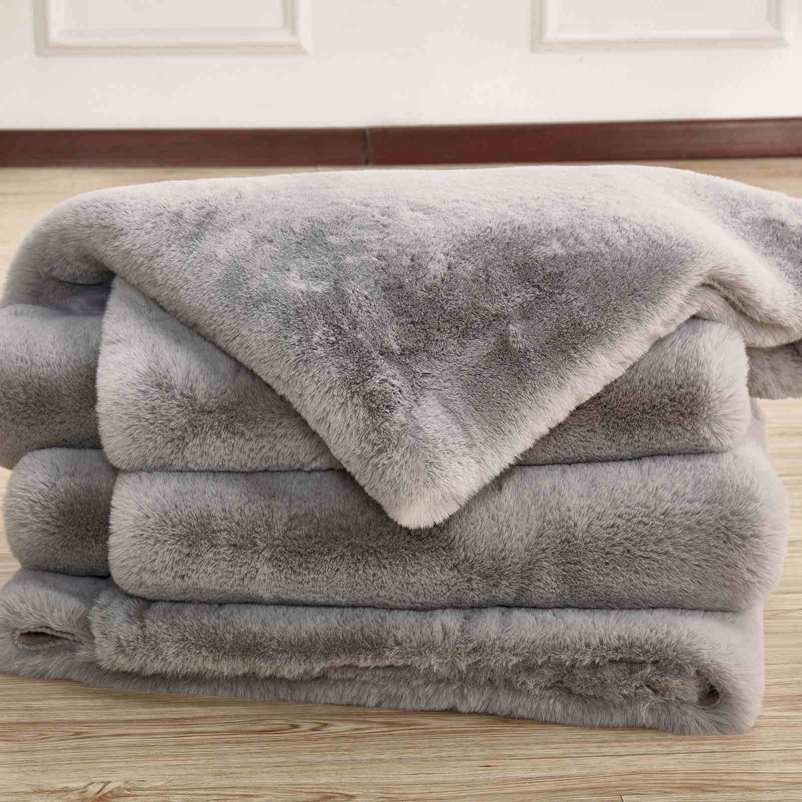 Caparica 5' X 7' Area Rug, Silver - Image 3