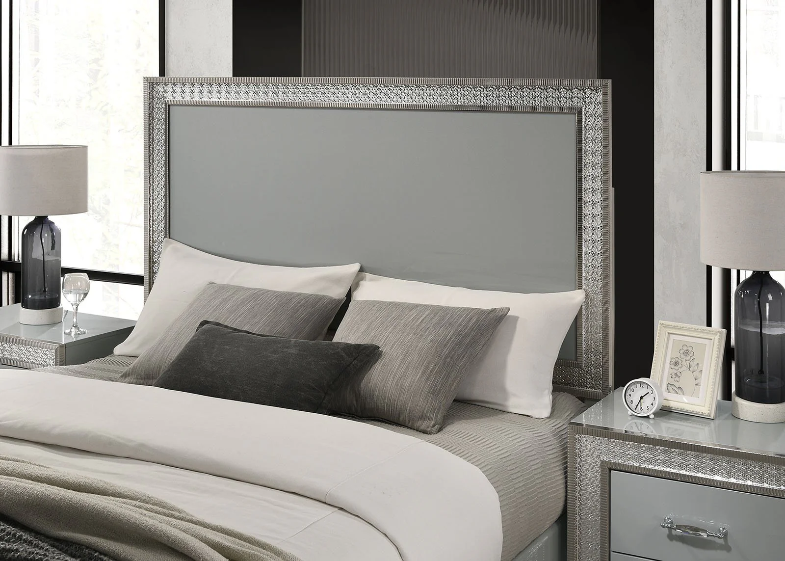 Cassiopeia 4 Pc. Queen Bedroom Set - Image 2