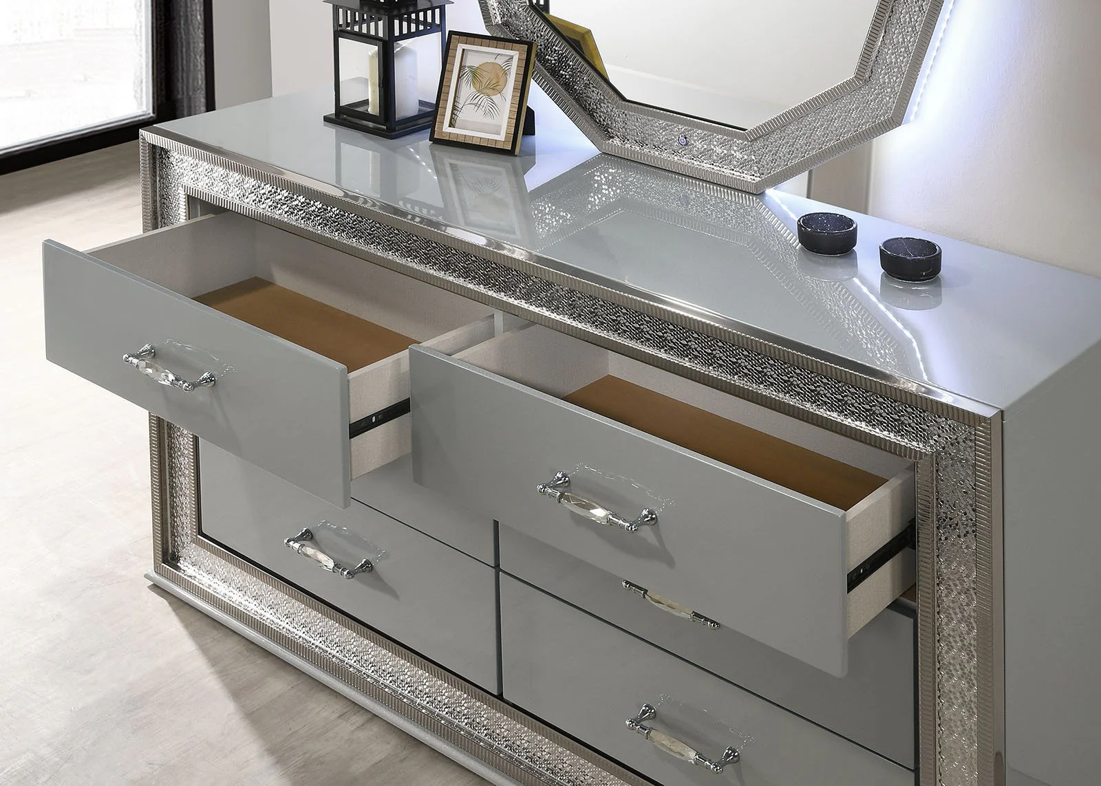 Cassiopeia 4 Pc. Queen Bedroom Set - Image 5