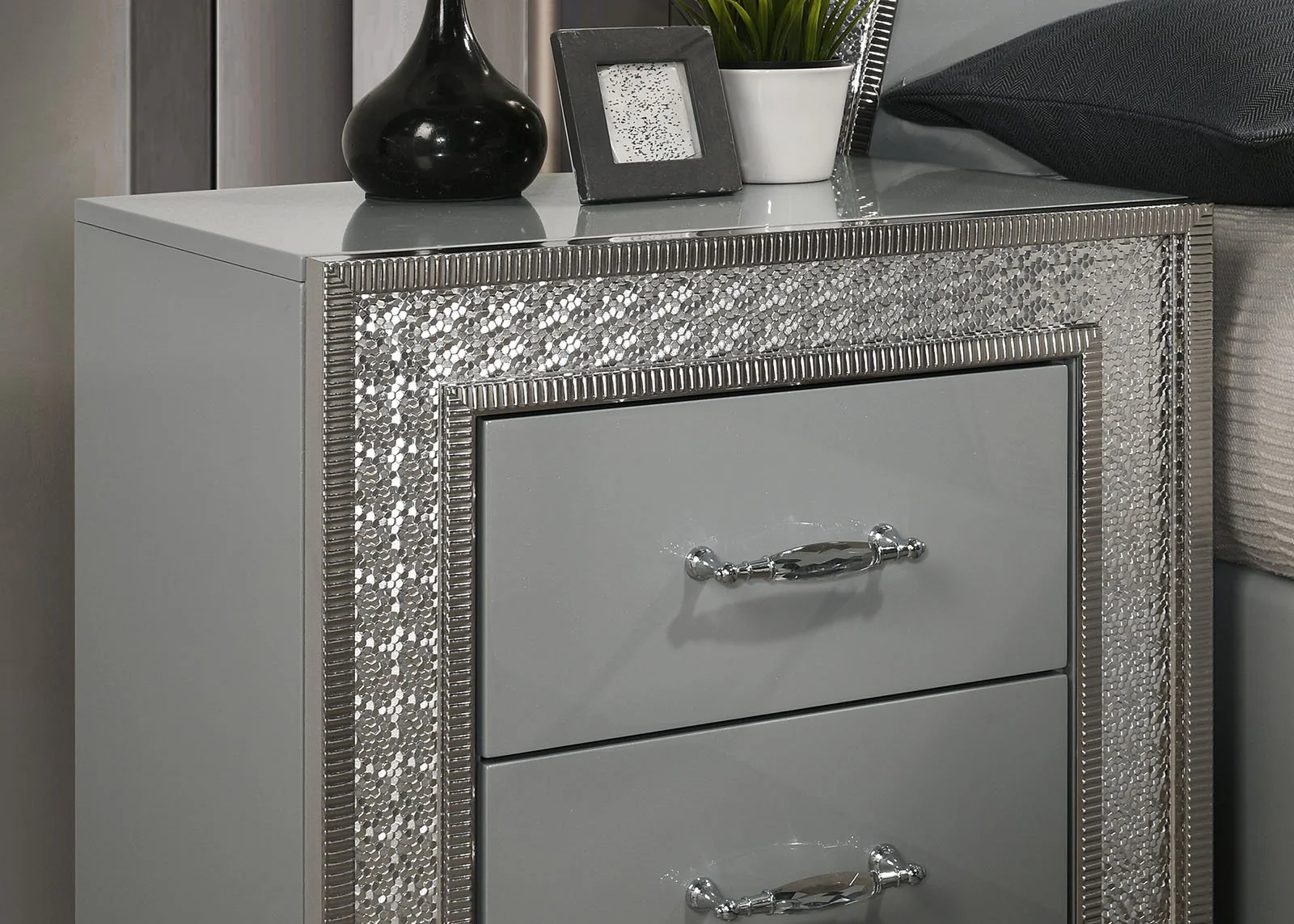 Cassiopeia 5 Pc. Queen Bedroom Set w/ 2NS - Image 7