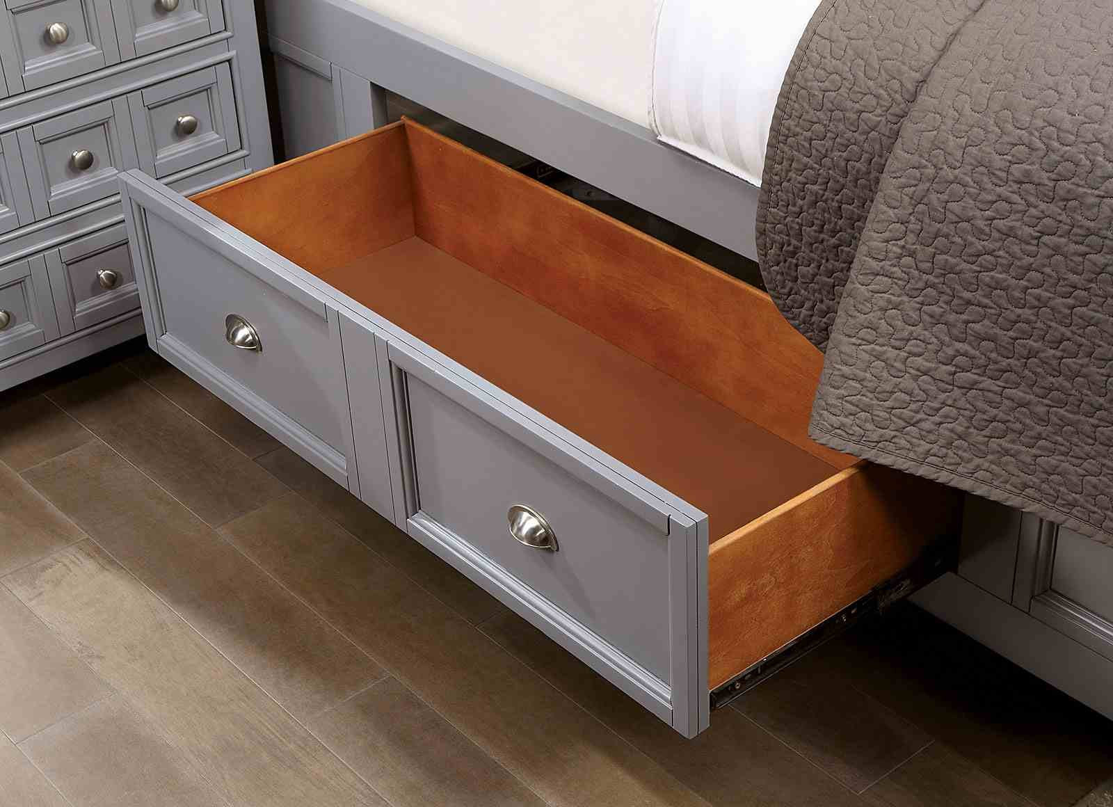 Castlile E.King Bed, Gray - Image 3