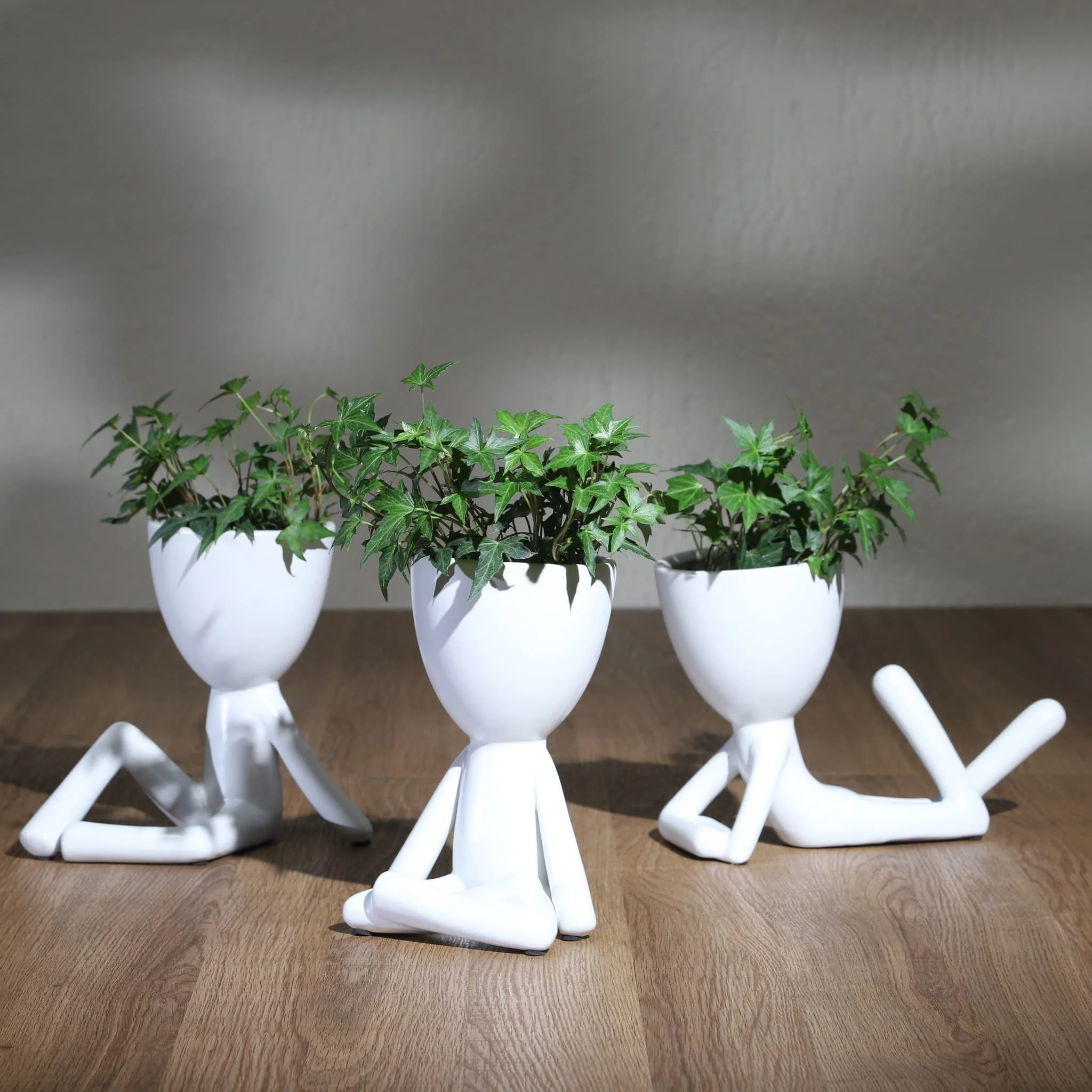 Cer, S/3 8" Sitting Humans, White - Image 11