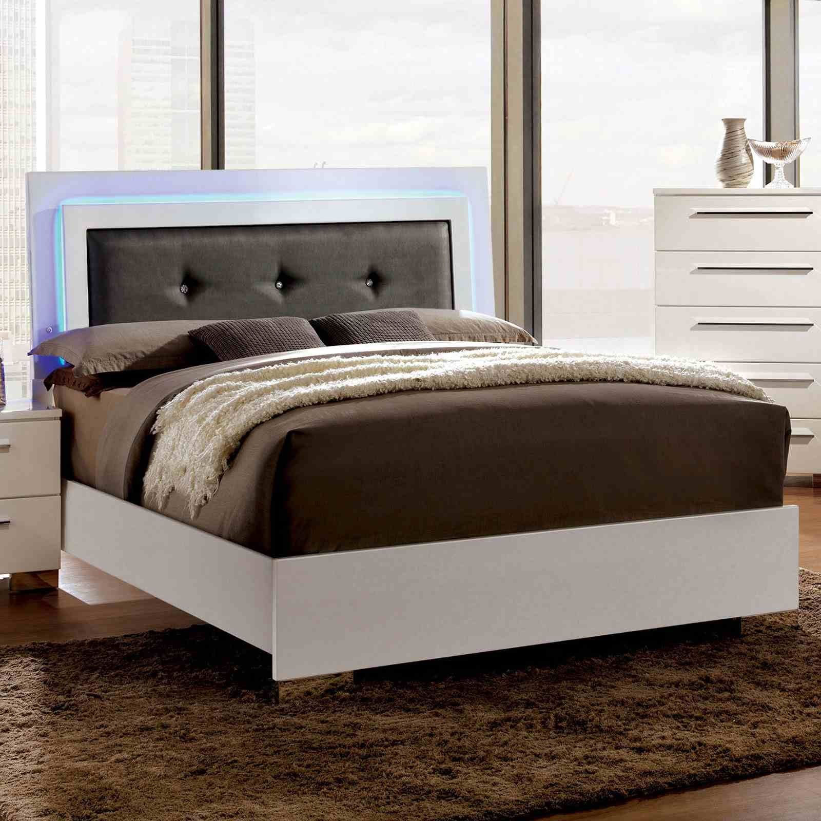 Clementine 5 Pc. Queen Bedroom Set w/ Chest - Image 2