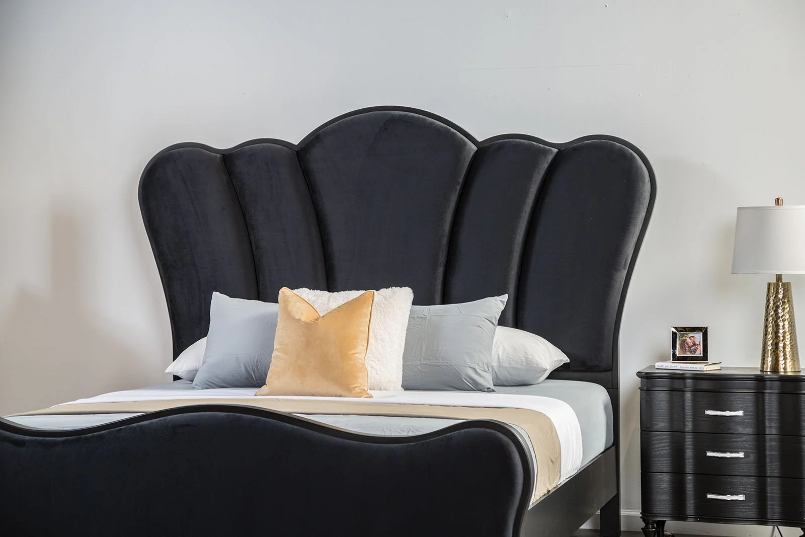 Eleanora 4 Pc. Queen Bedroom Set - Image 3