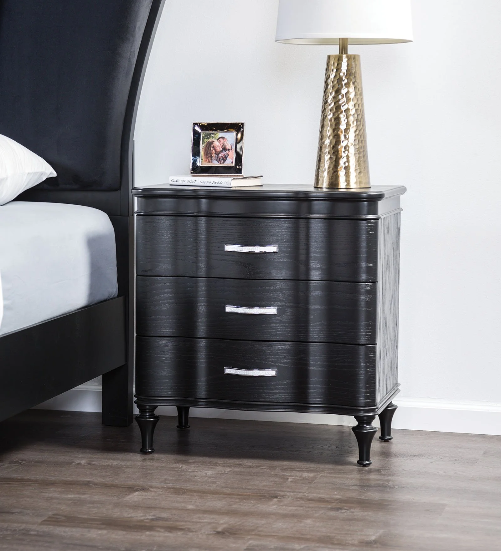 Eleanora 4 Pc. Queen Bedroom Set - Image 4