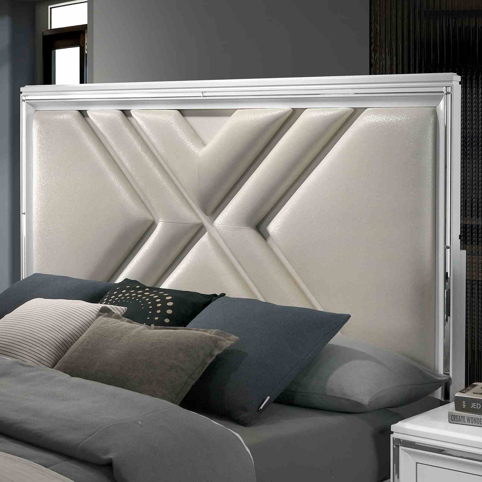 Emmeline 5 Pc. Queen Bedroom Set w/ Chest - Image 4