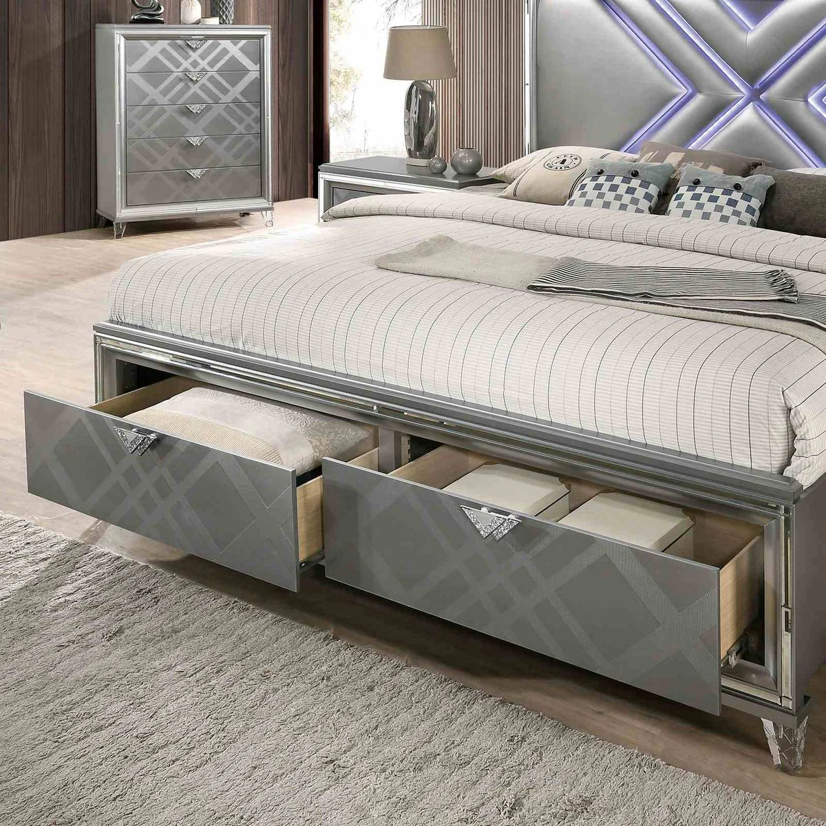 Emmeline 5 Pc. Queen Bedroom Set w/ Chest - Image 4