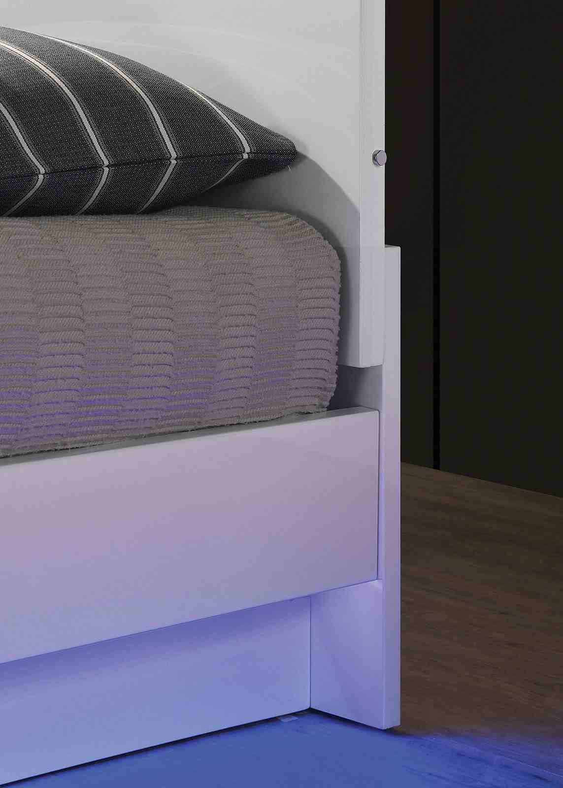 Erlach E.King Bed, White/Chrome - Image 3