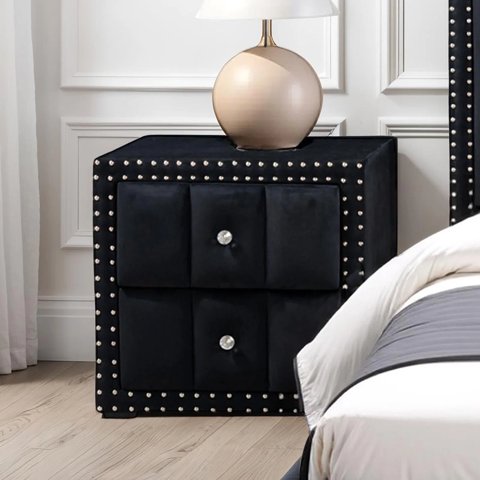 Farese Queen Bed W/ 2 Nightstands - Image 3