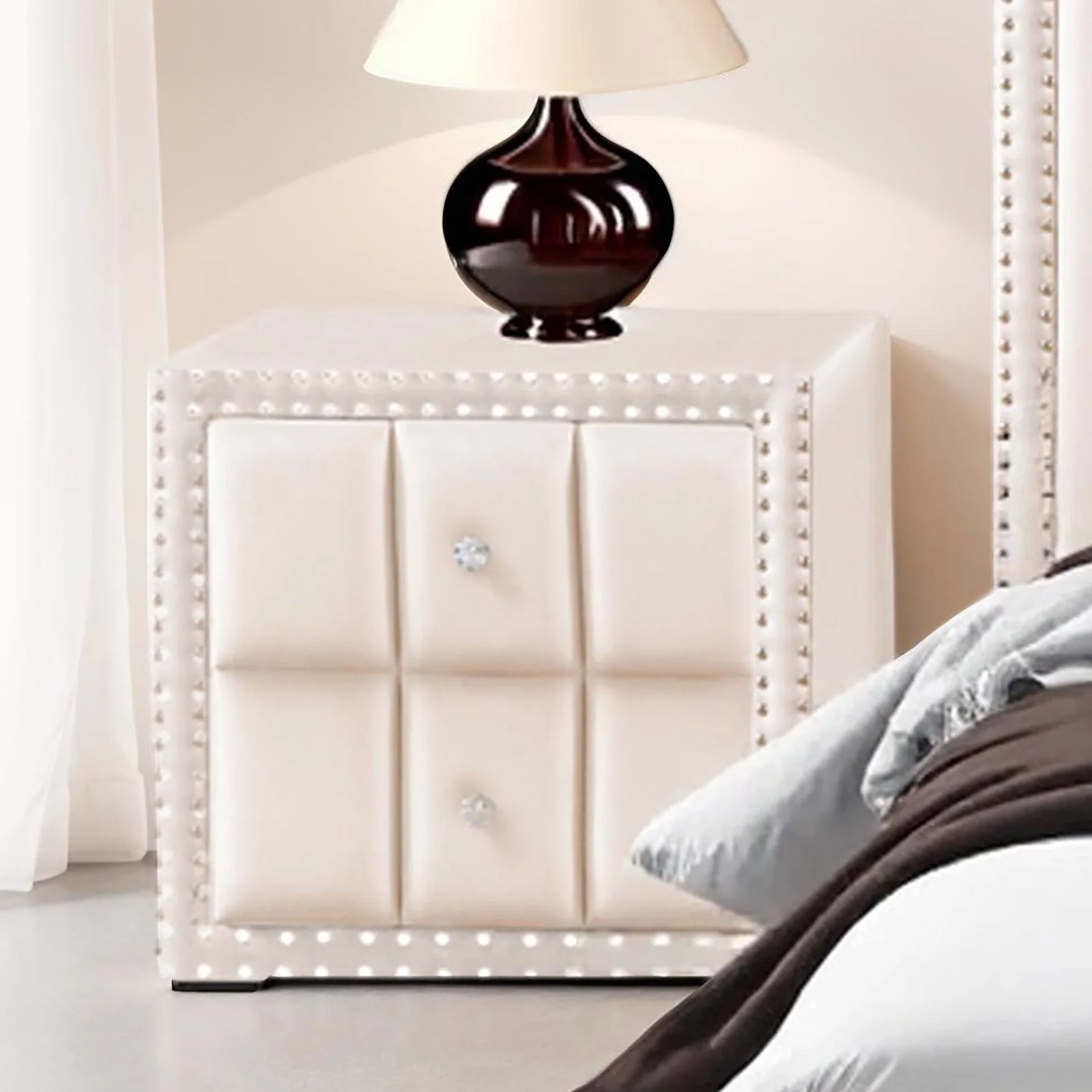 Farese Queen Bed W/ 2 Nightstands - Image 3