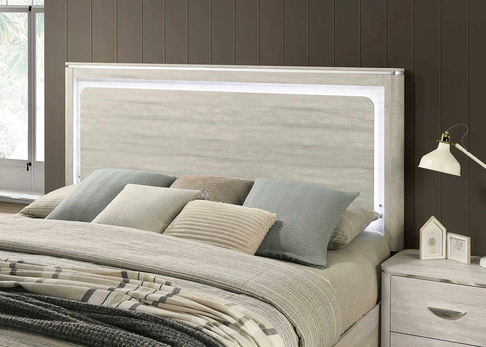 Farsund E.King Bed - Image 3
