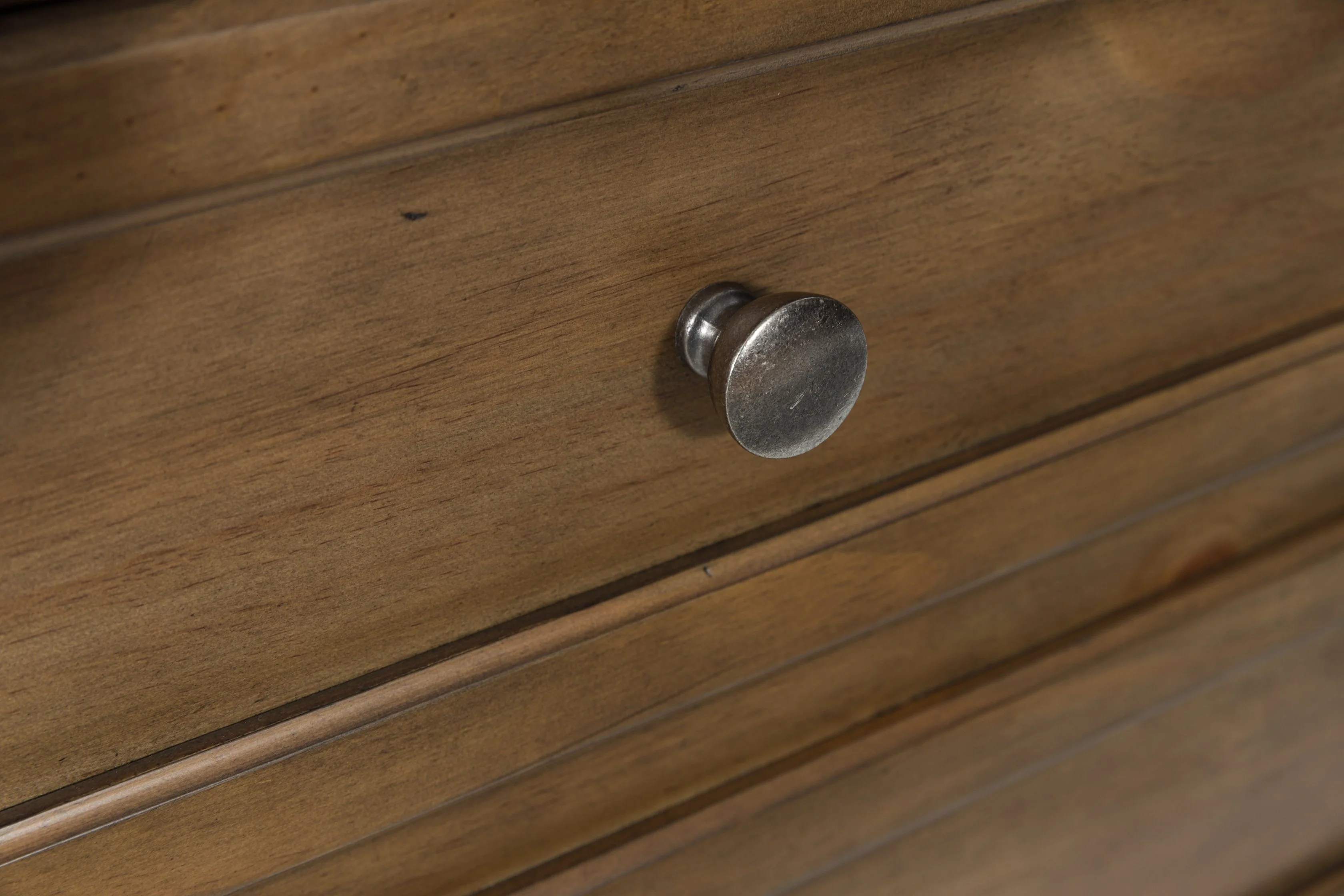 Feddinger Dresser and Mirror - Image 9