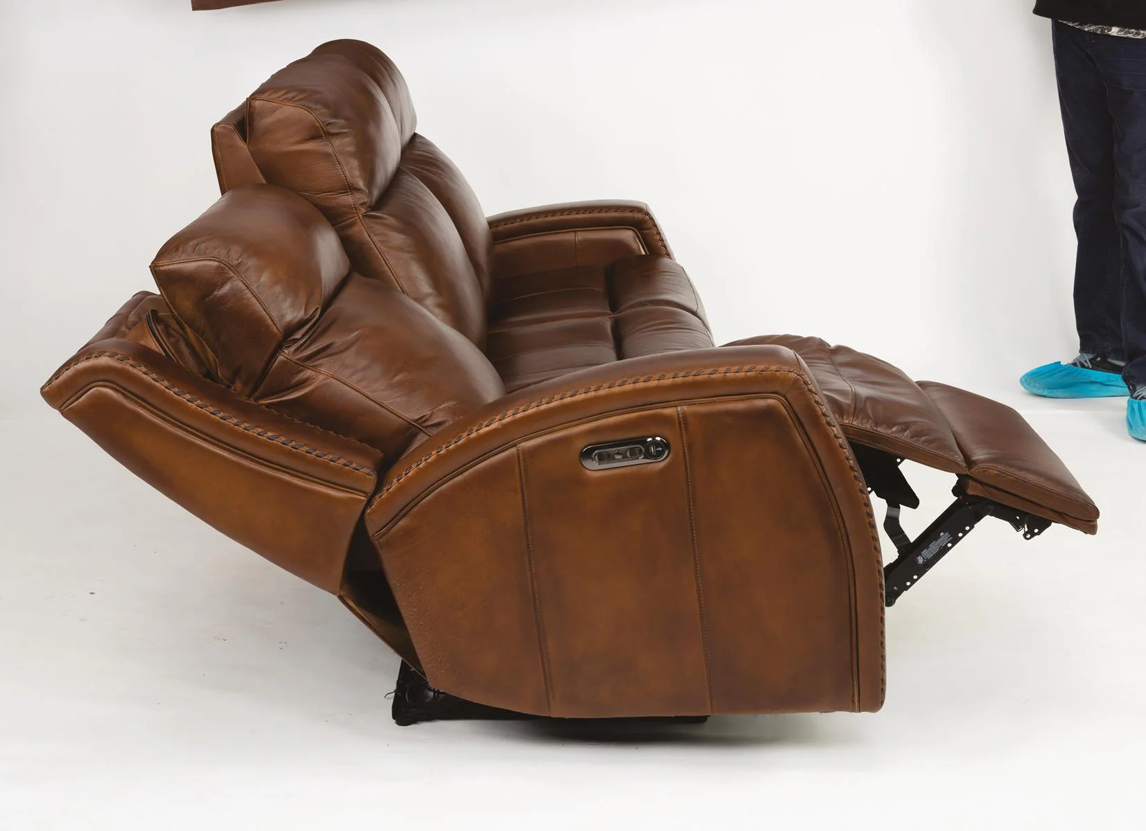Flexsteel Latitudes Mustang Leather Power Reclining Sofa w/Power Headrests - Image 5