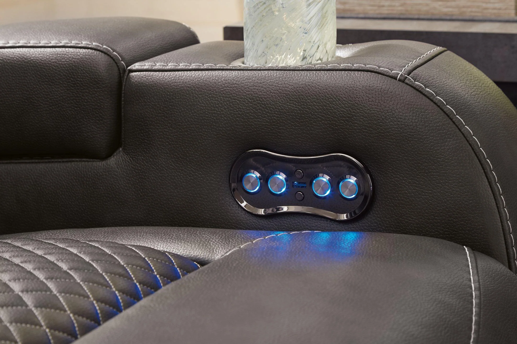 Fyne-Dyme Living Room Set - Image 11
