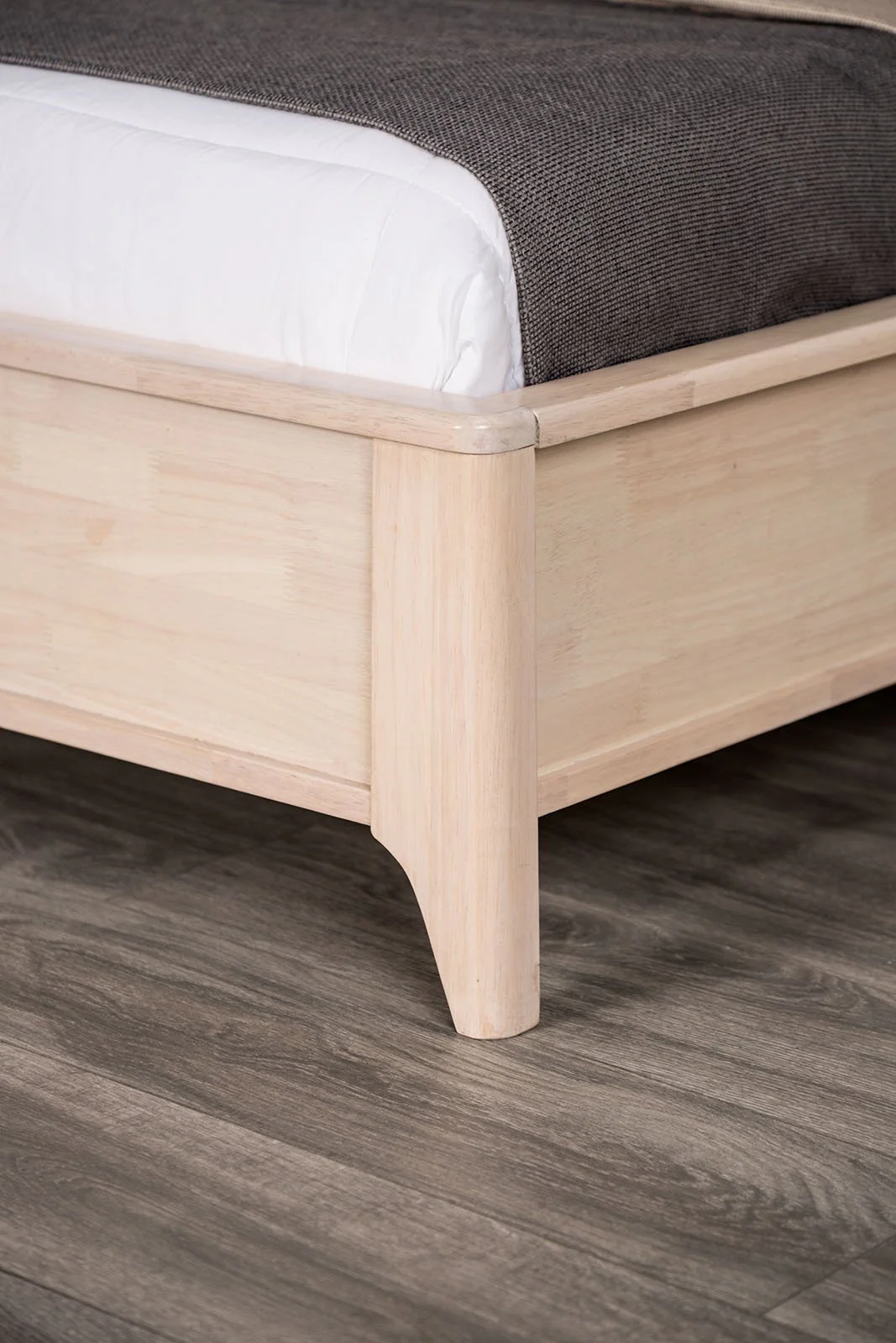 Gervais Queen Bed, White Wash - Image 4