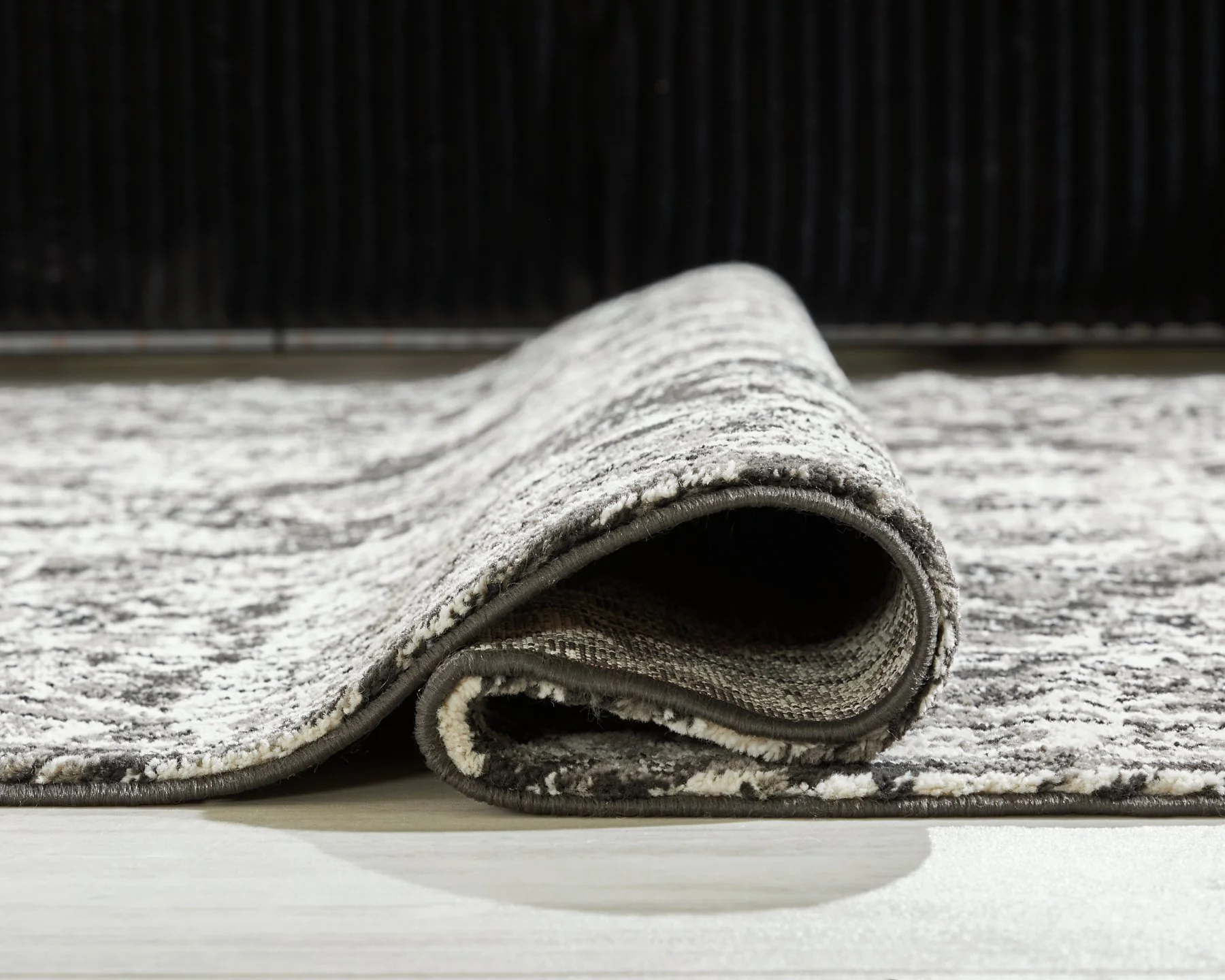 Glennisman Large Rug - Image 6