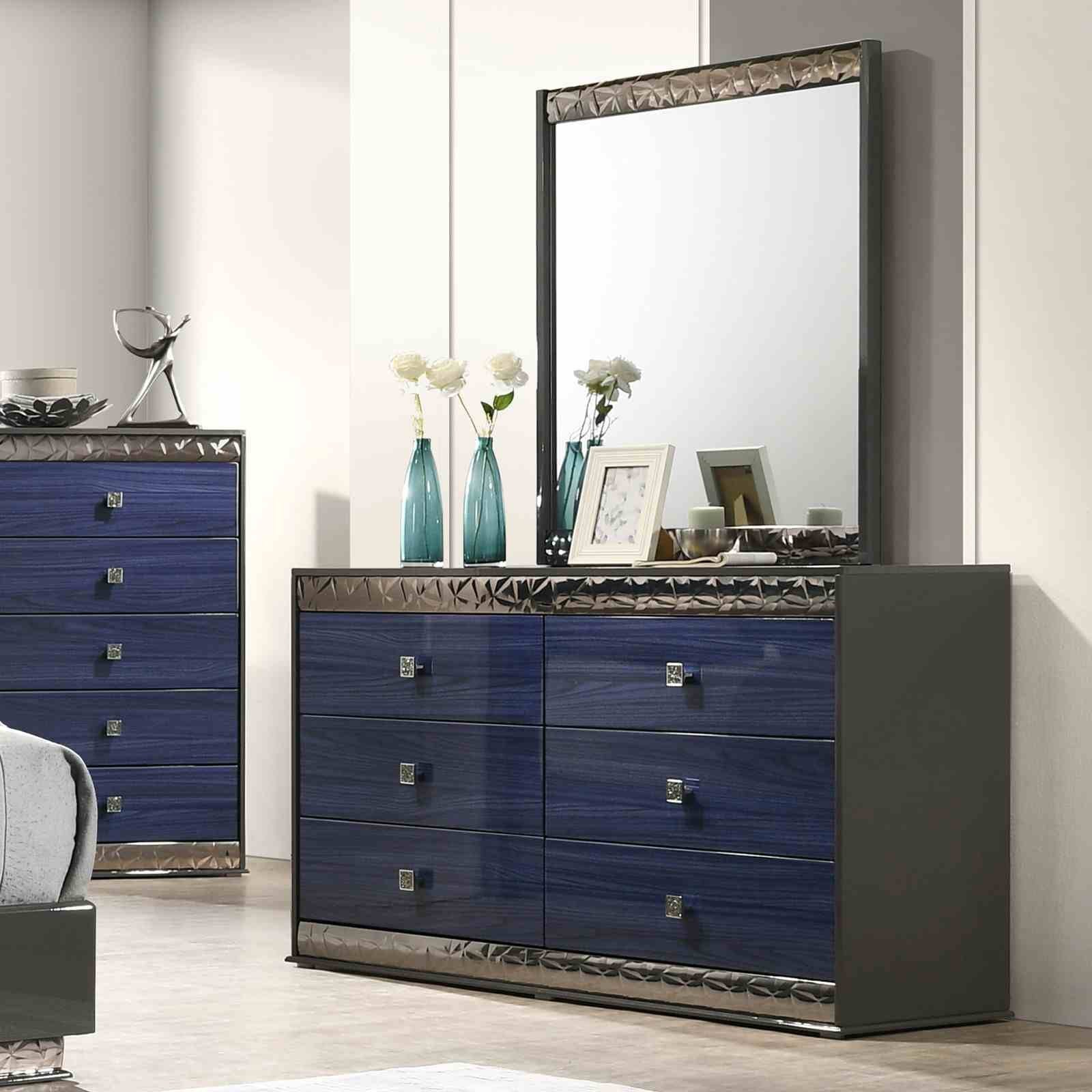 Hartlepool 5 Pc. Queen Bedroom Set w/ Chest - Image 3