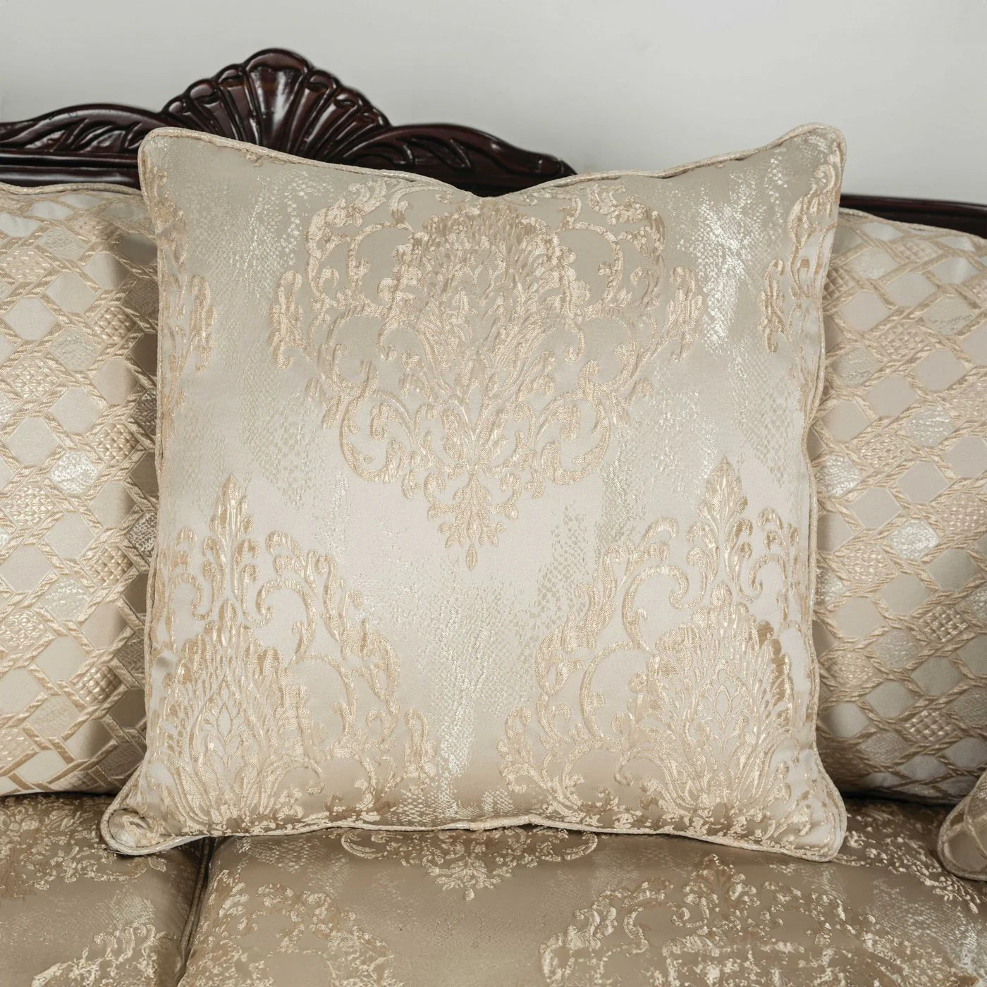 Huelva Sofa, Beige/Dark Cherry - Image 7