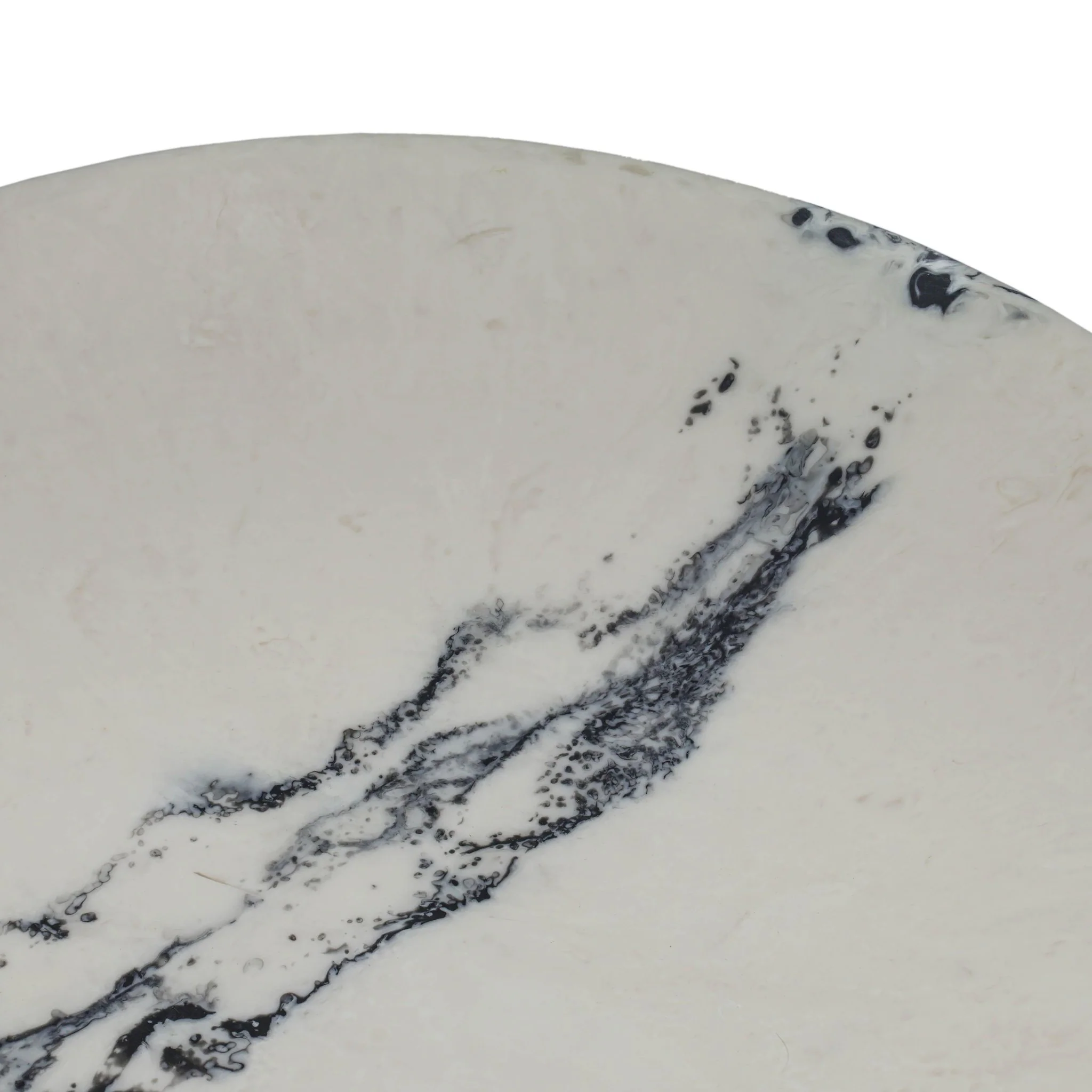 Ikani  Black & White Resin Serving Plate - Image 4