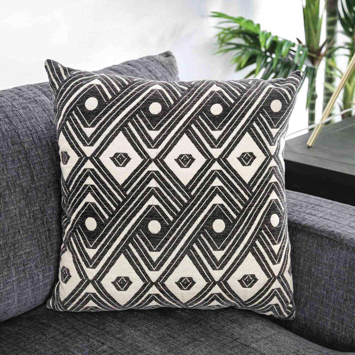 Kaylee U-Shaped Sectional w/ Ottoman, Right Chaise - Image 3