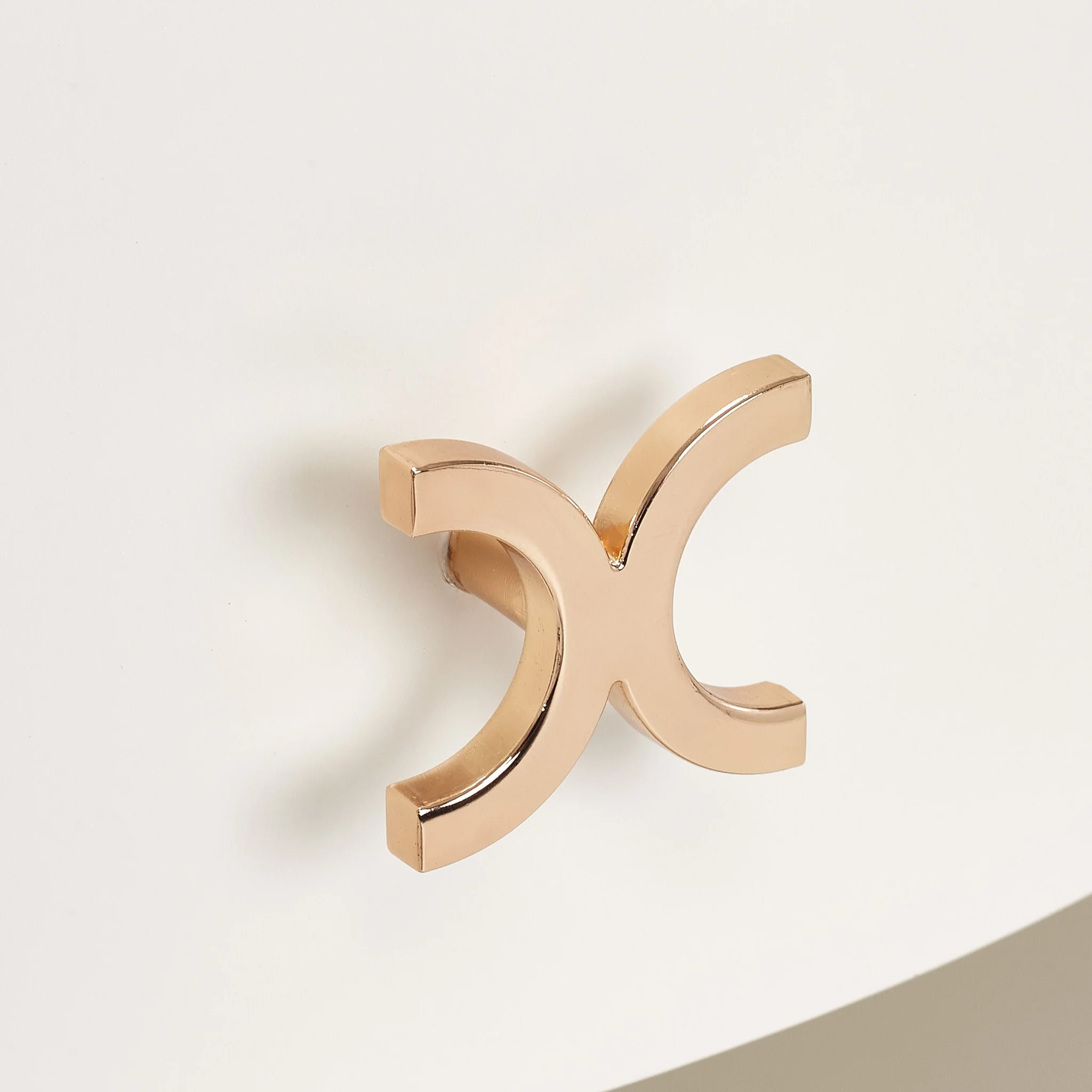 La Rachelle Round End Table - Champagne - Image 10