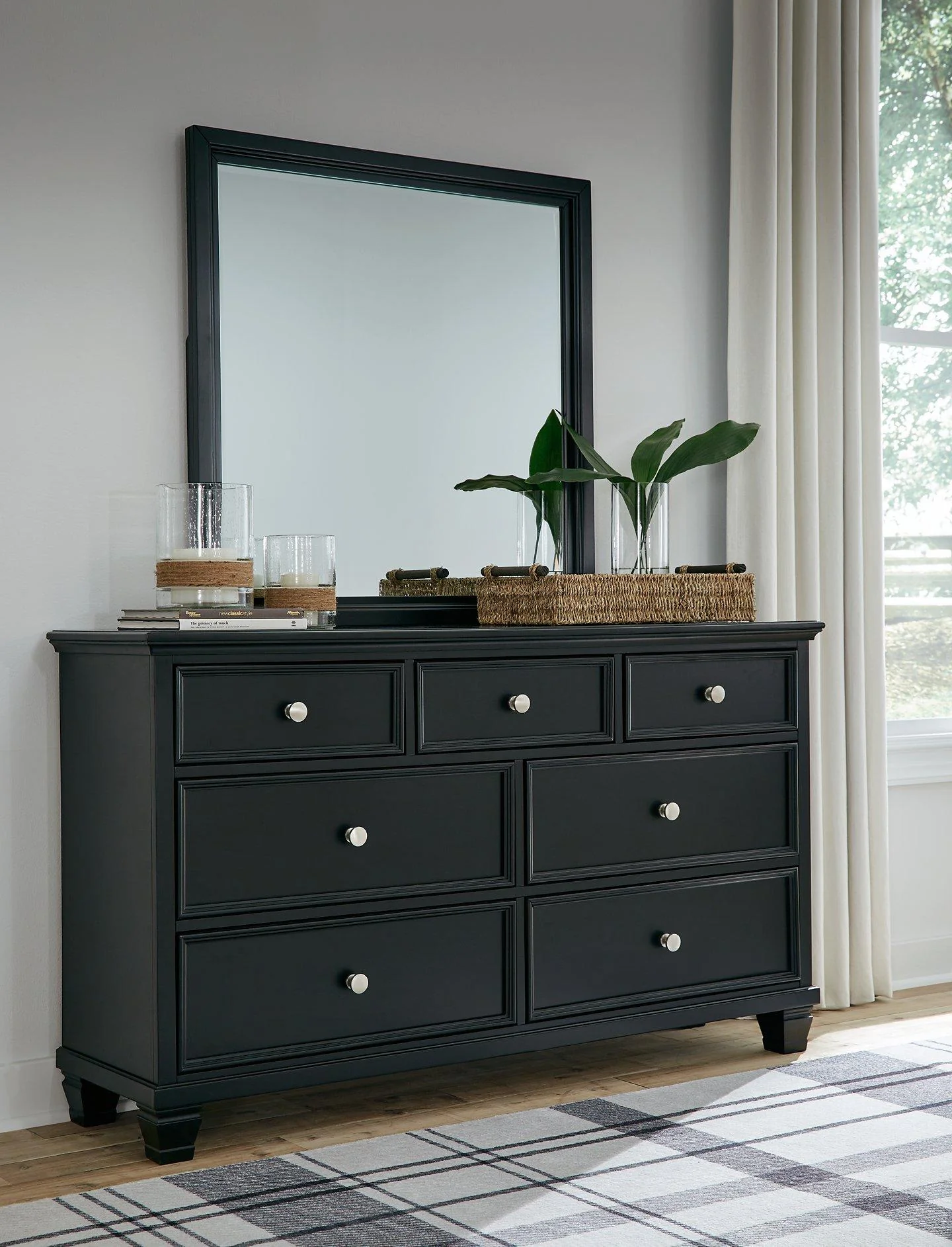 Lanolee Bedroom Set - Image 15