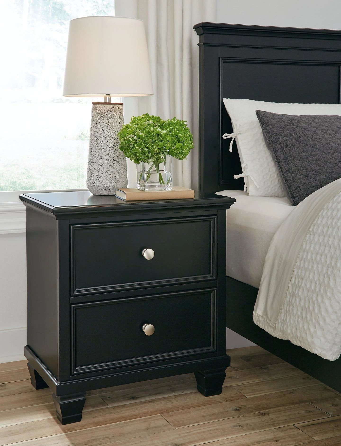 Lanolee Bedroom Set - Image 32