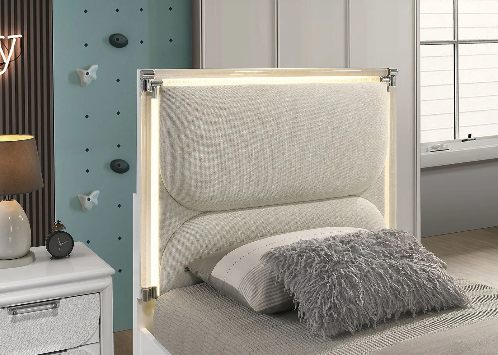 Lareina Full Bed, Pearl White - Image 4