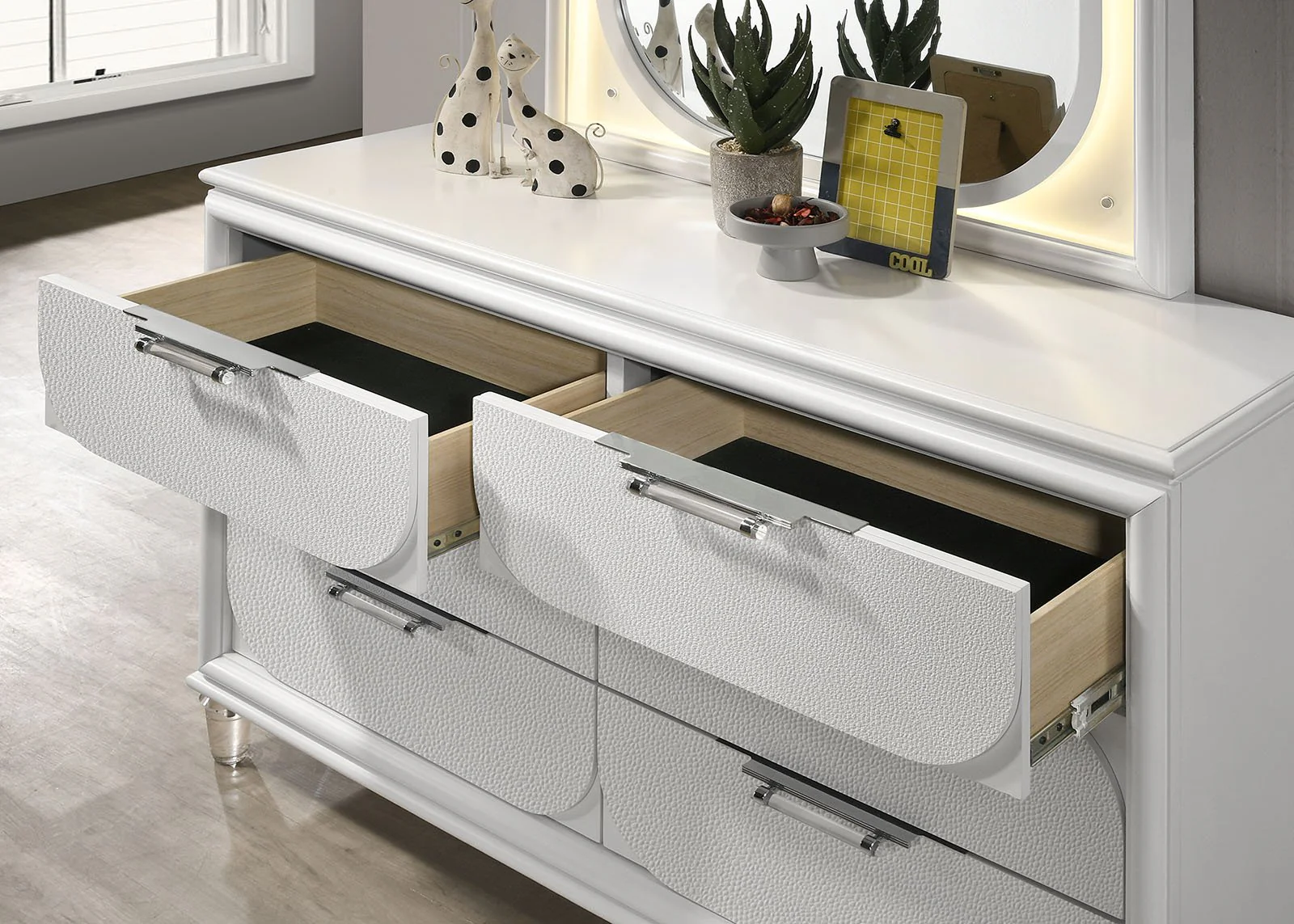 Lareina Full Bed, Pearl White - Image 9