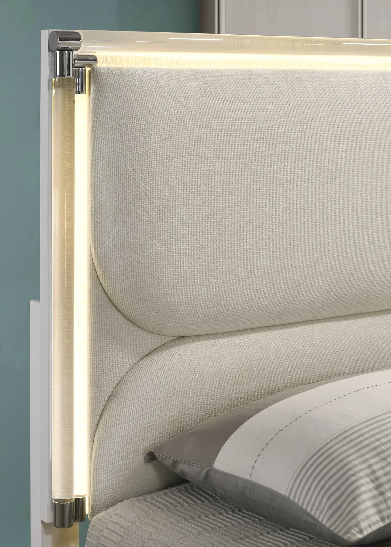 Lareina Twin Bed w/ Trundle, Pearl White - Image 3
