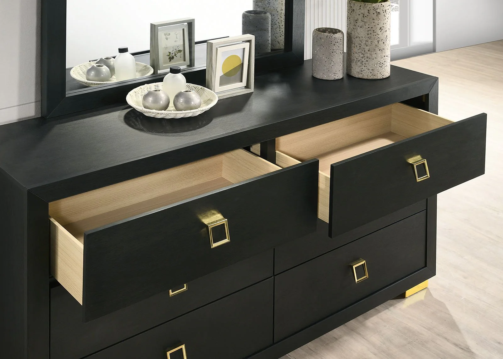 Latimer 4 Pc. Queen Bedroom Set - Image 5