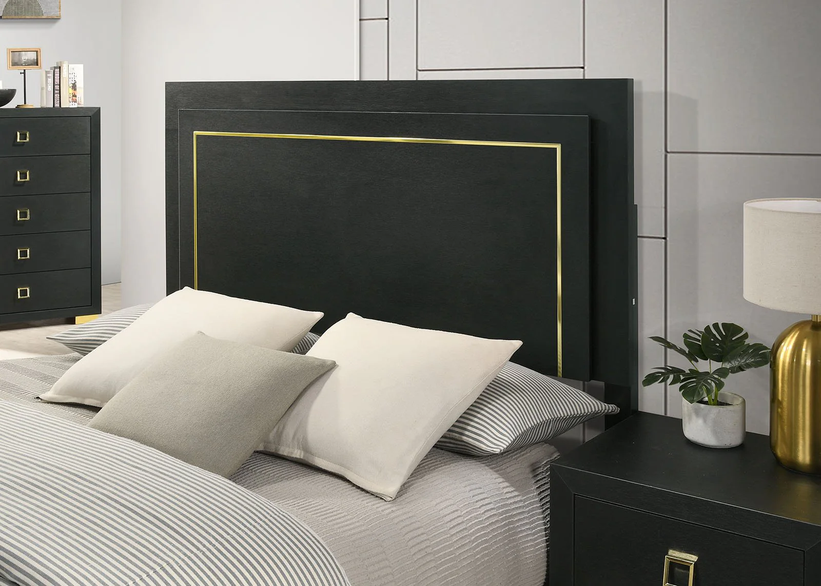 Latimer E.King Bed, Black - Image 4