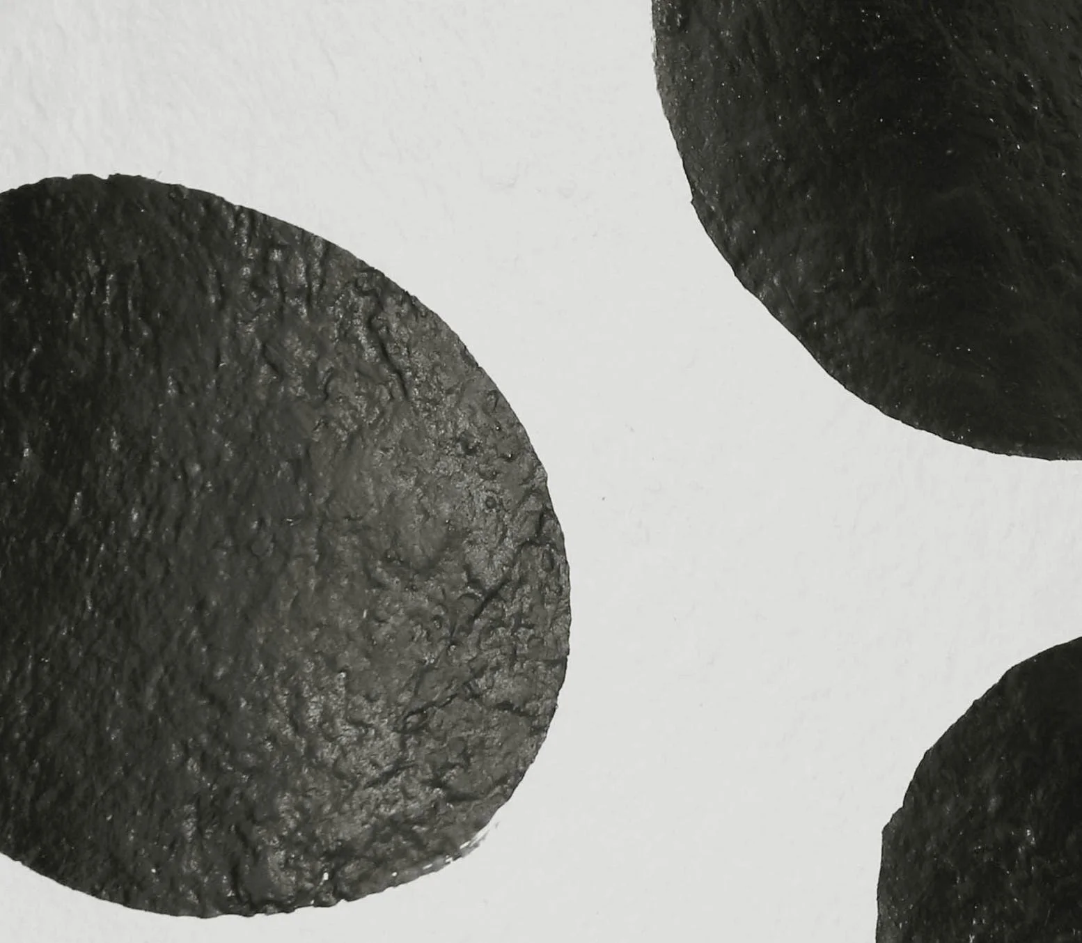 Lerici Black and White Papier Mache Table Lamp - Image 6