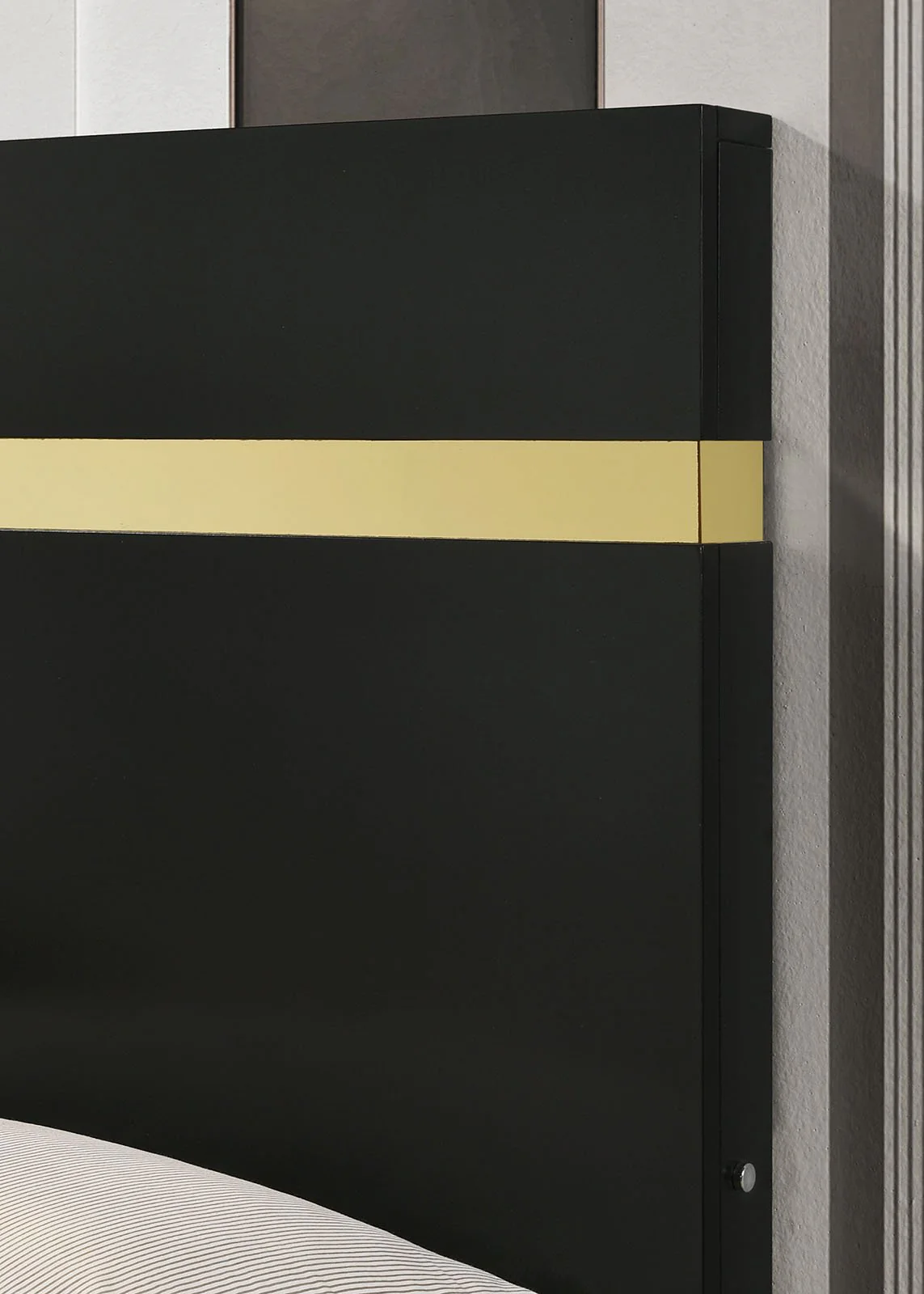 Lillestrom E.King Bed, Black/Gold - Image 5