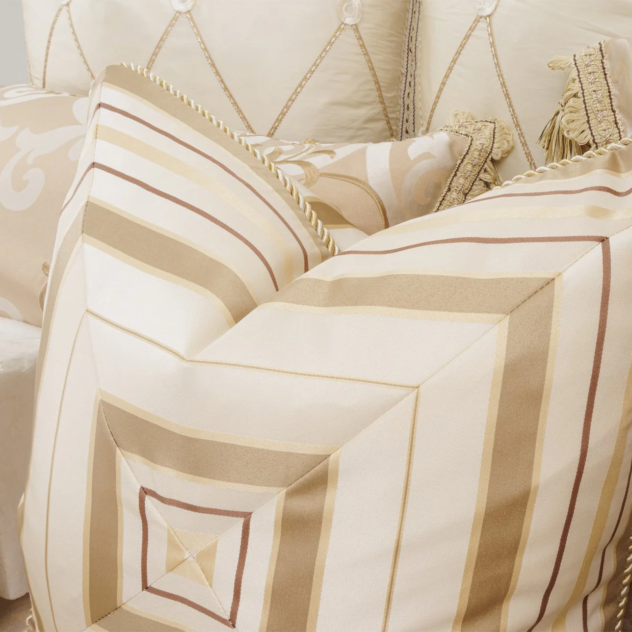 Luxembourg 13-Piece King Comforter Set - Crème - Image 11