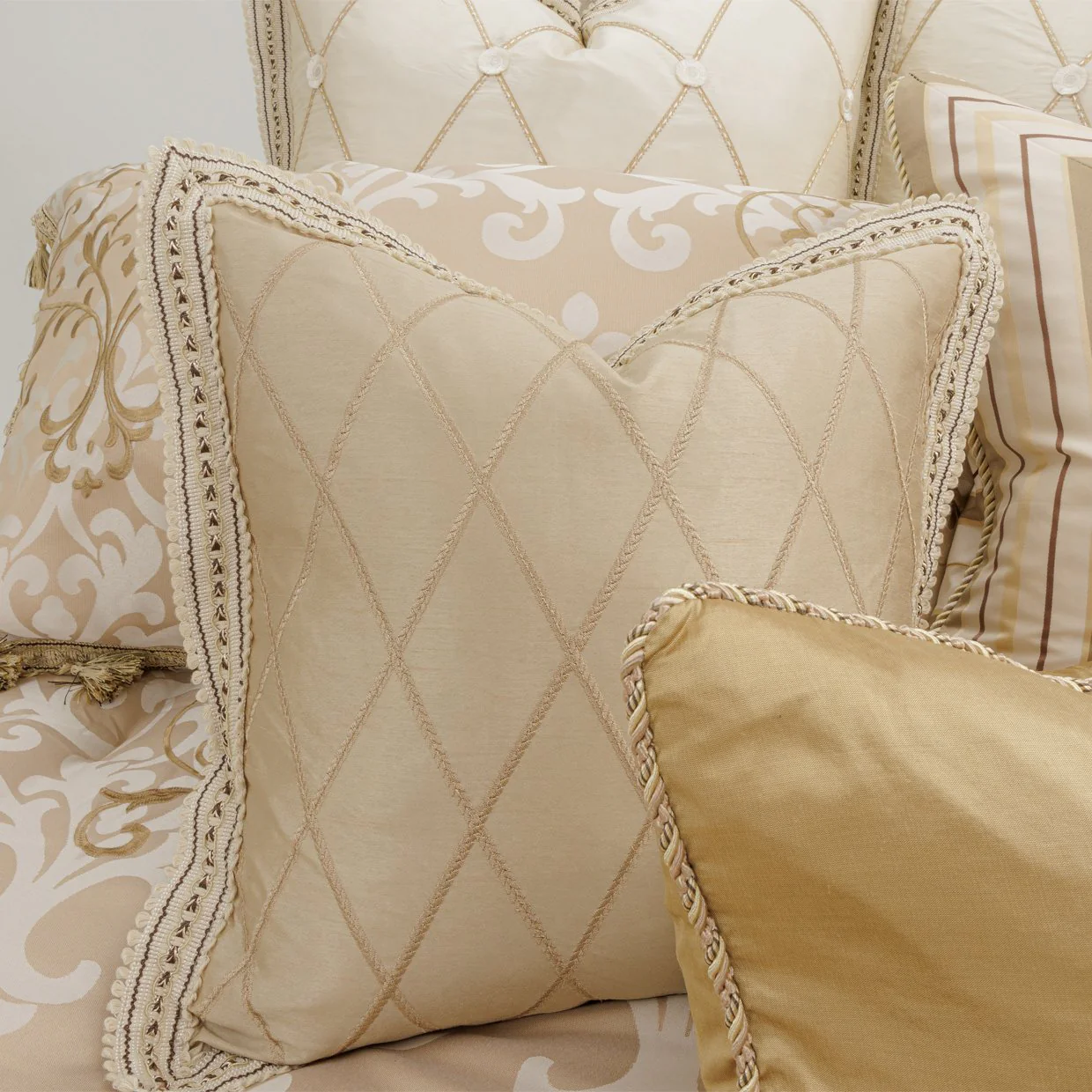 Luxembourg 13-Piece King Comforter Set - Crème - Image 6