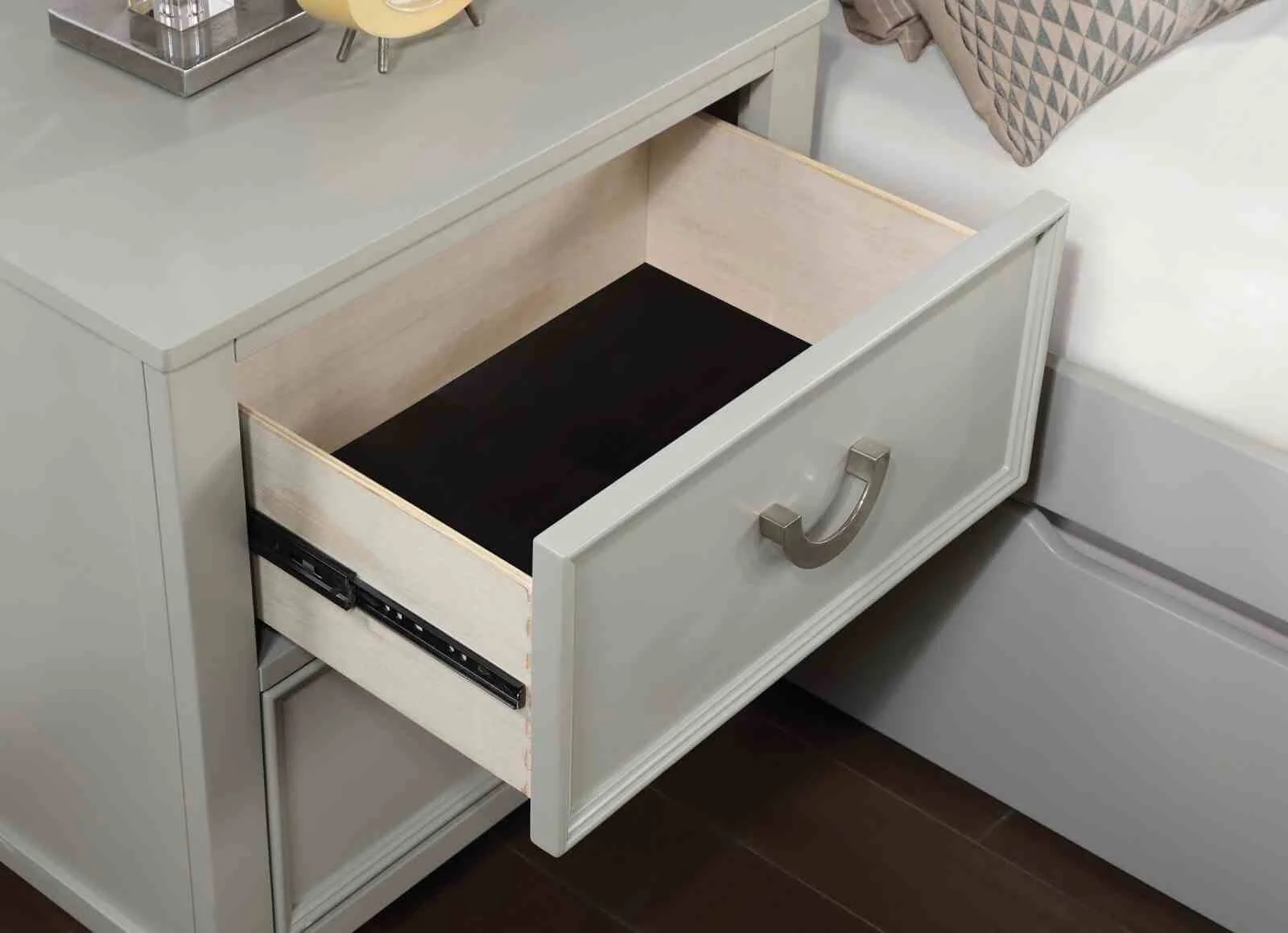 Lycorida Nightstand, Light Gray - Image 3